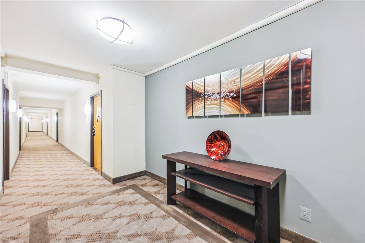 22-1245 13th St NW Hallway.jpg