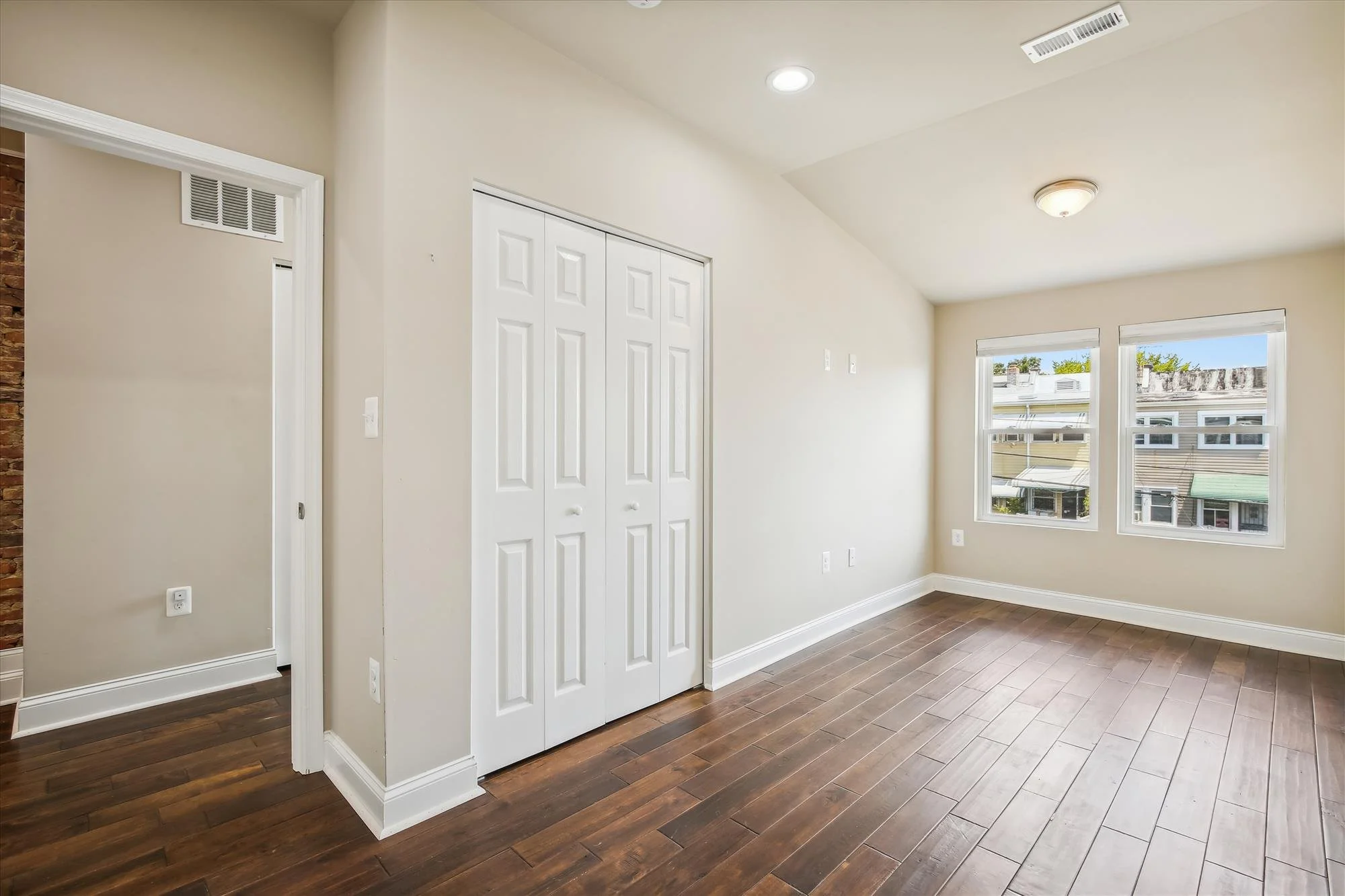 upper level-bedroom-_mg_7200.jpg