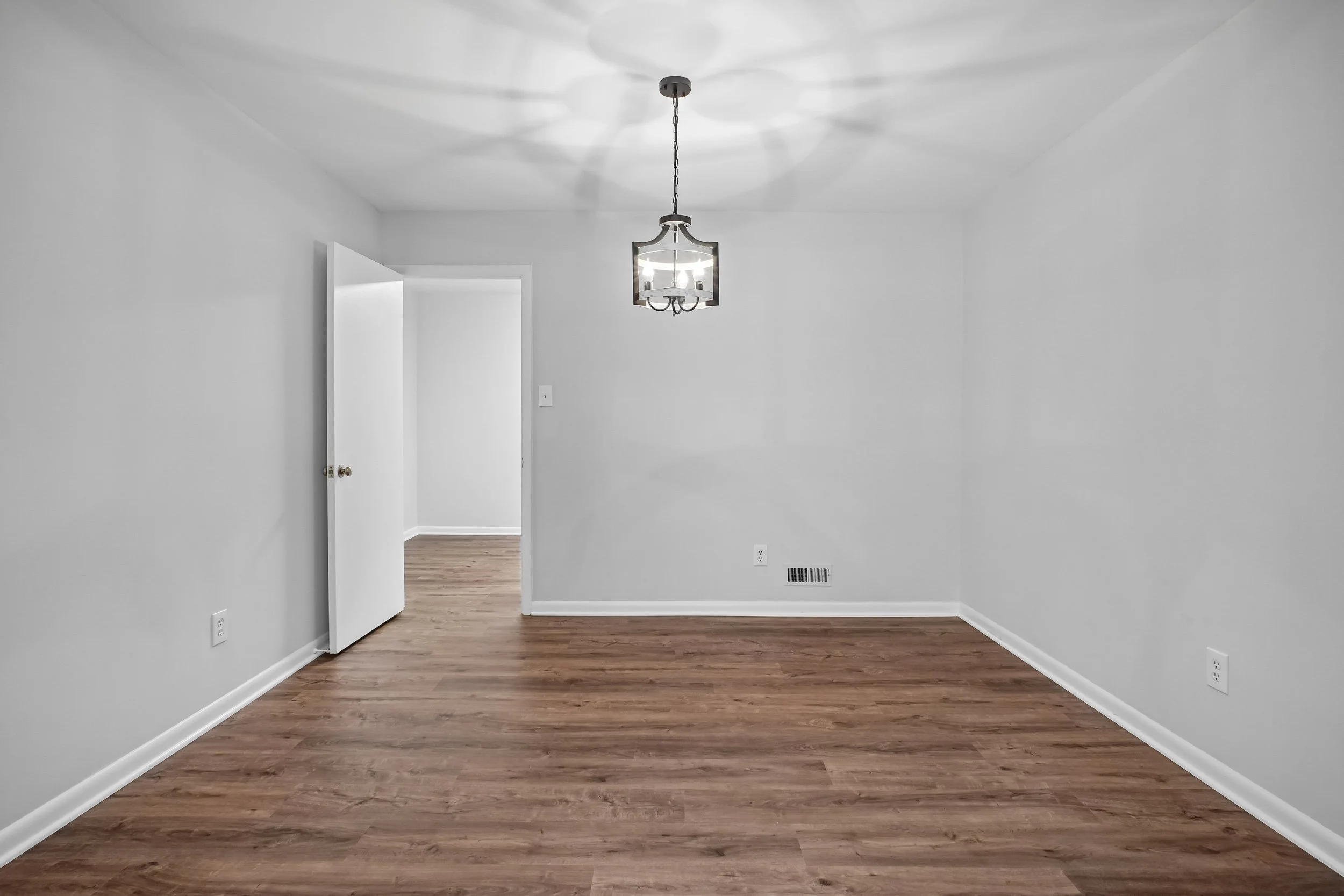 16-Dining Room.jpg