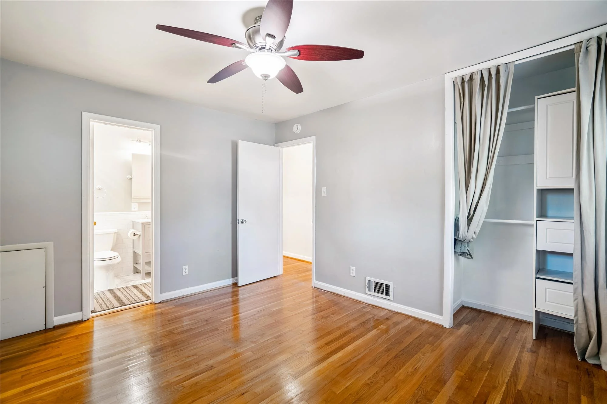interiors-primary bedroom-dsc05948.jpg