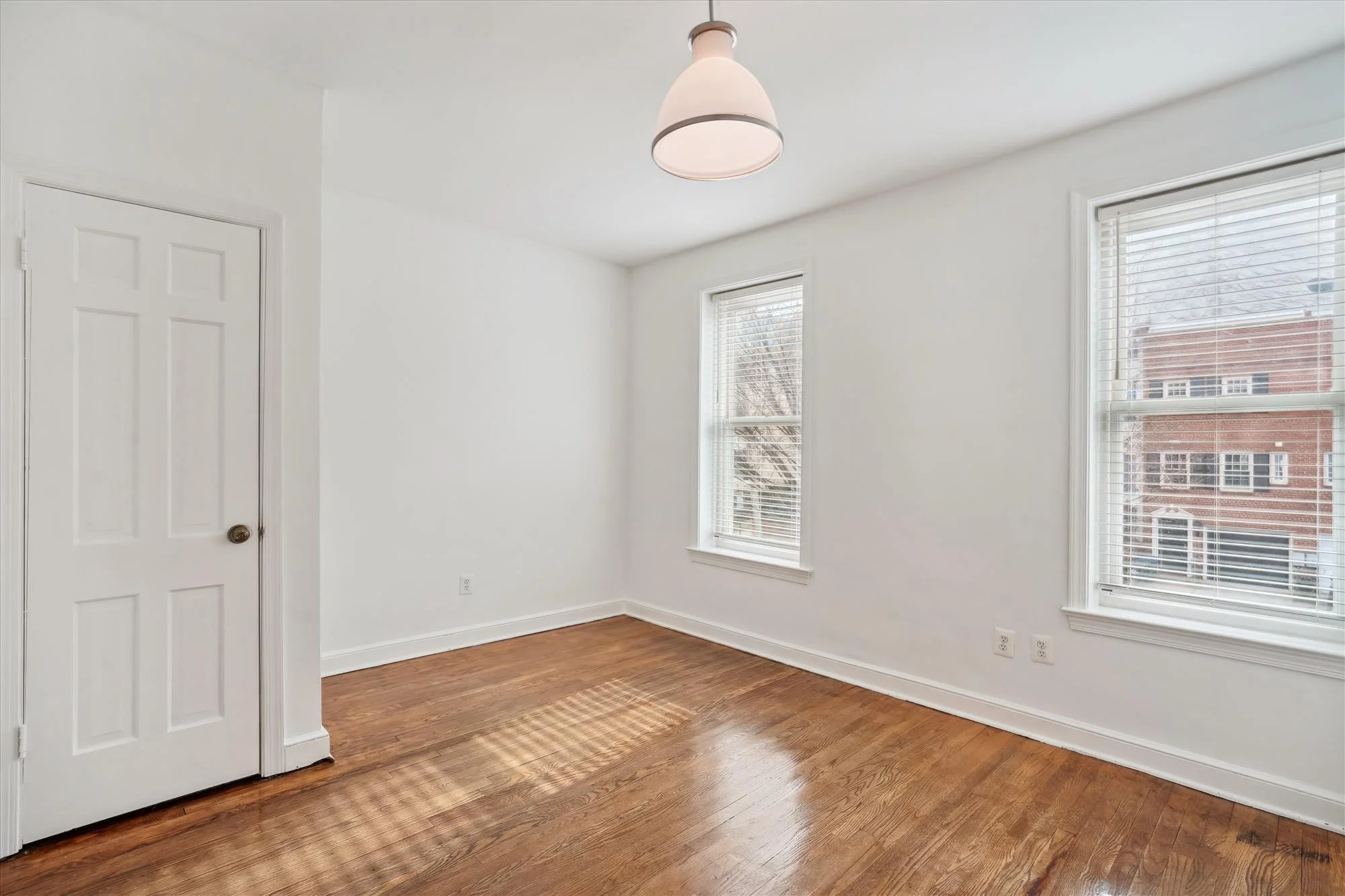 unit b-upper level-bedroom-_dsc0931.jpg