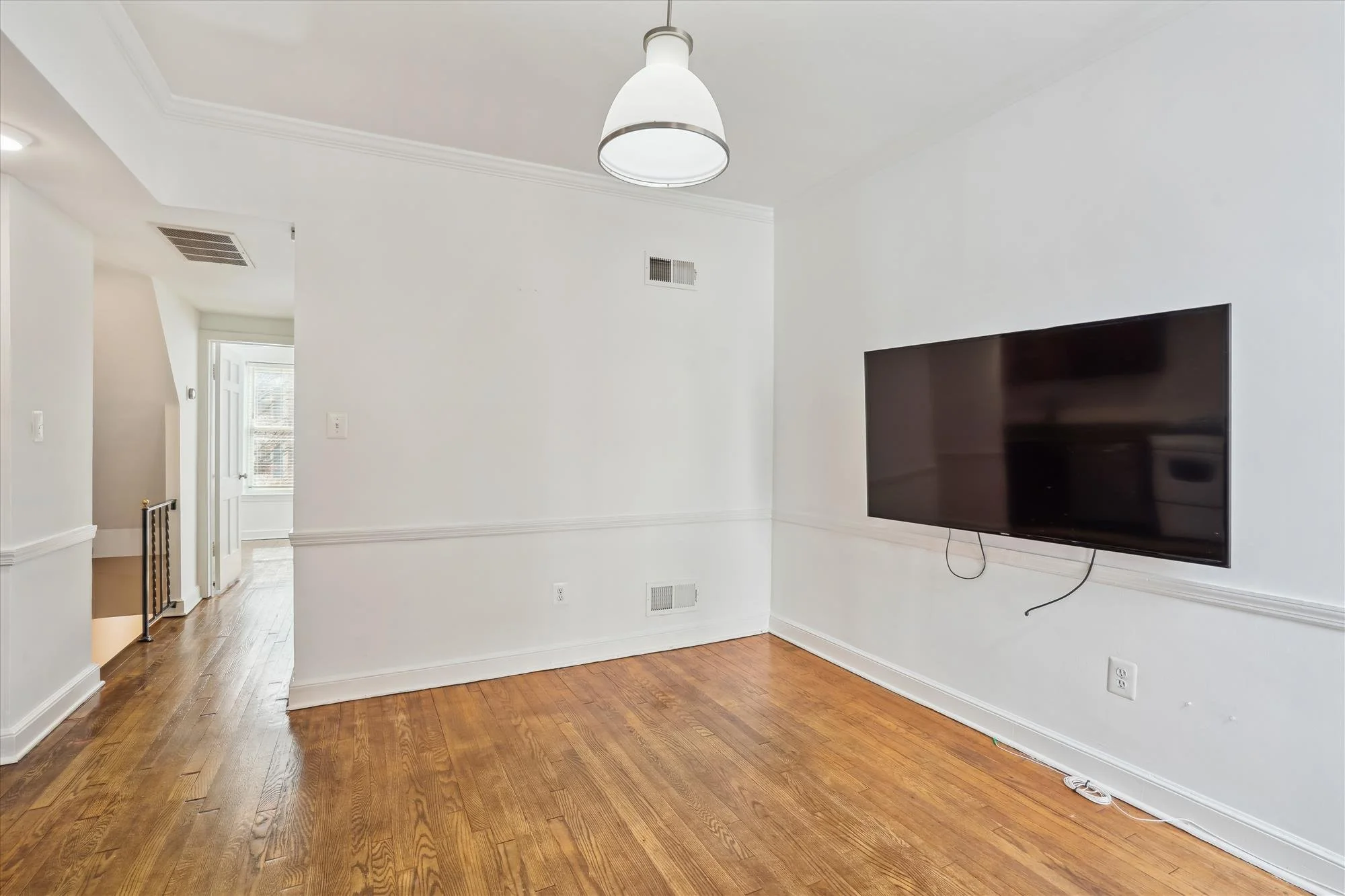 unit b-upper level-living room-_dsc0971.jpg