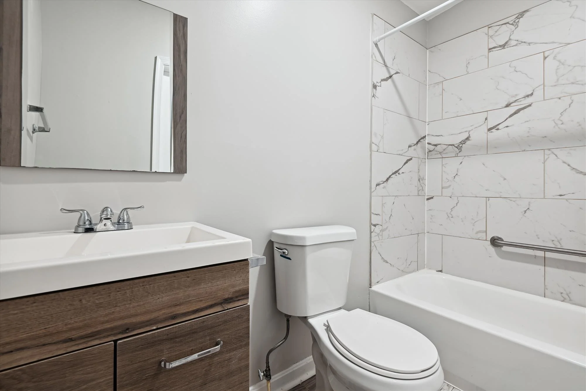 upper level-primary bedroom-_dsc1373.jpg