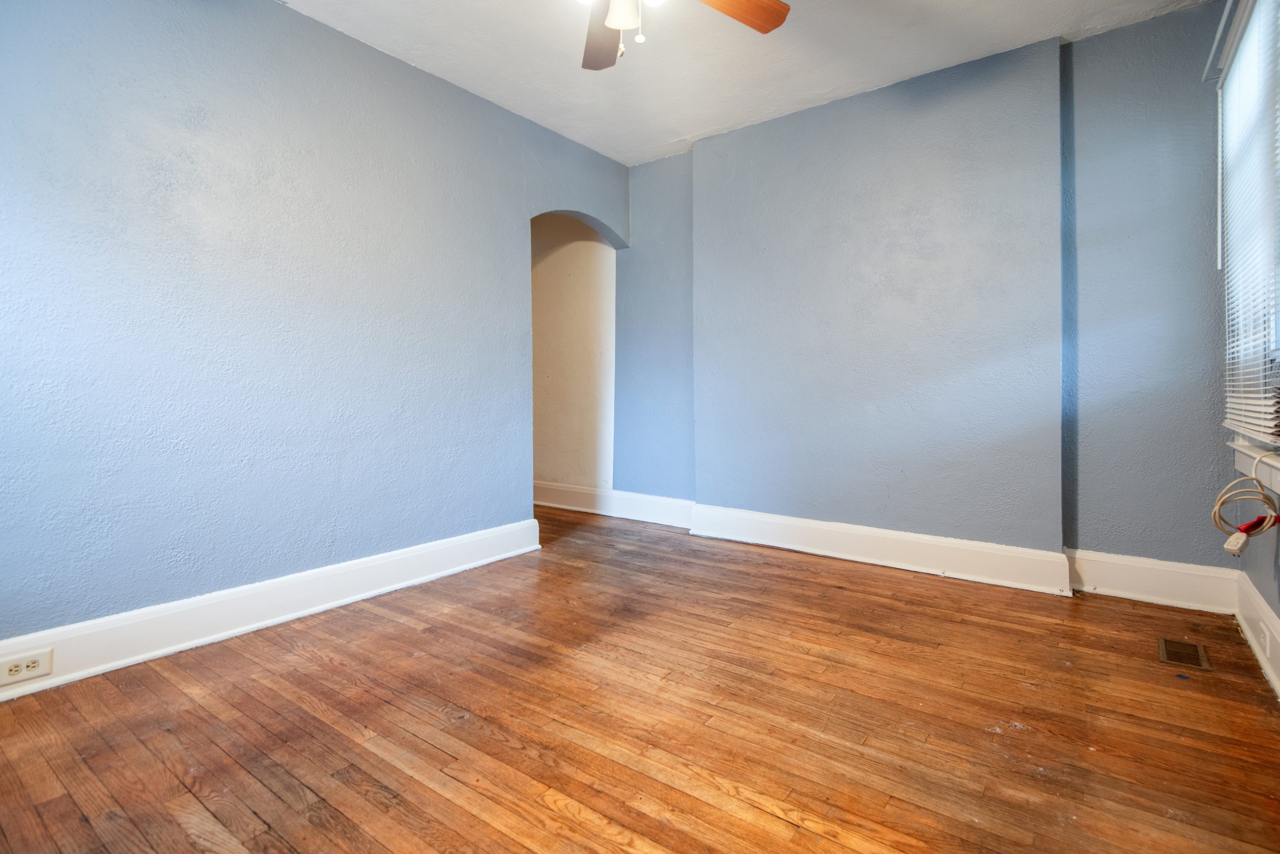10-Living Room.jpg