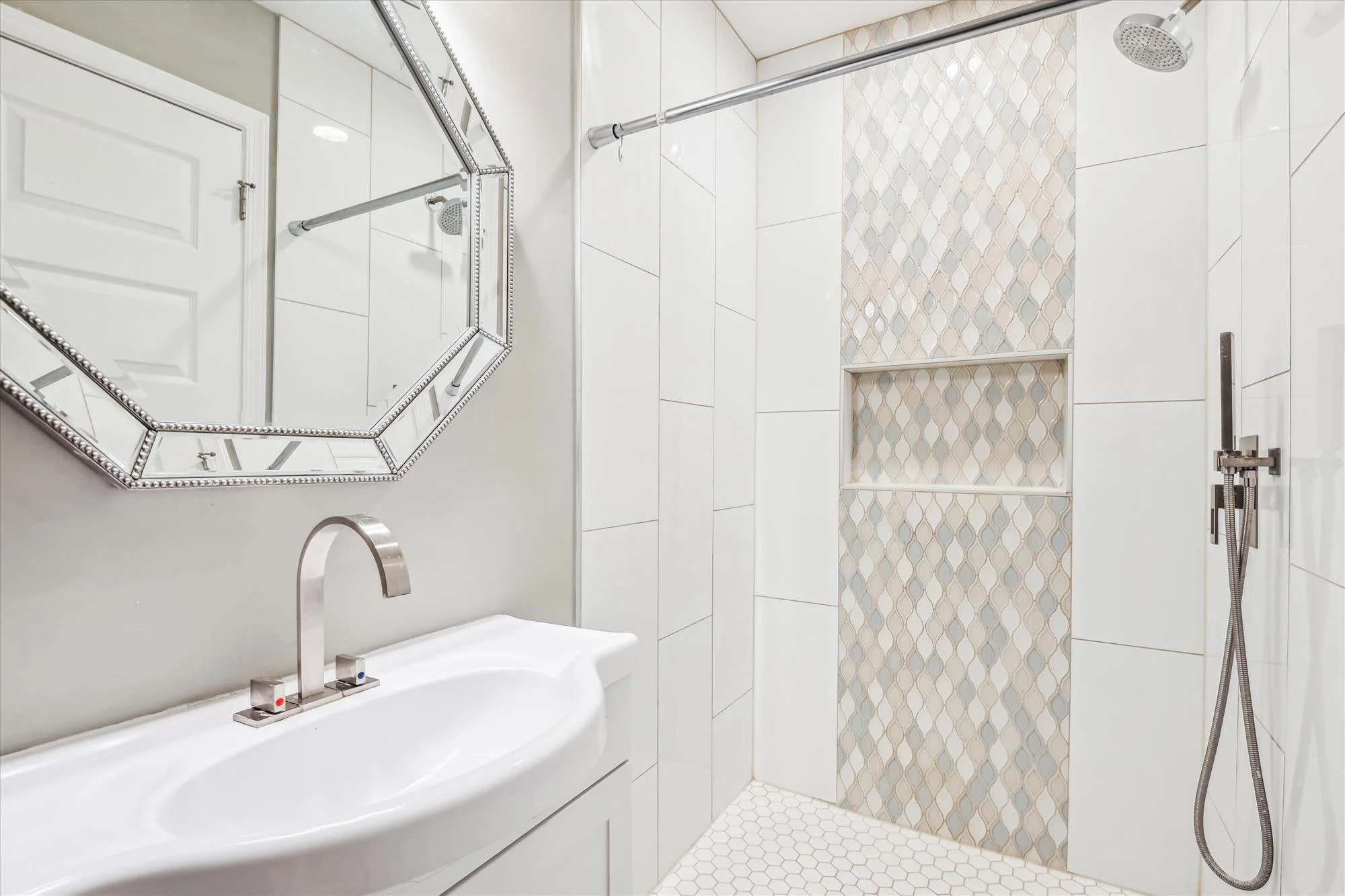 interiors-primary bath-_dsc9753.jpg