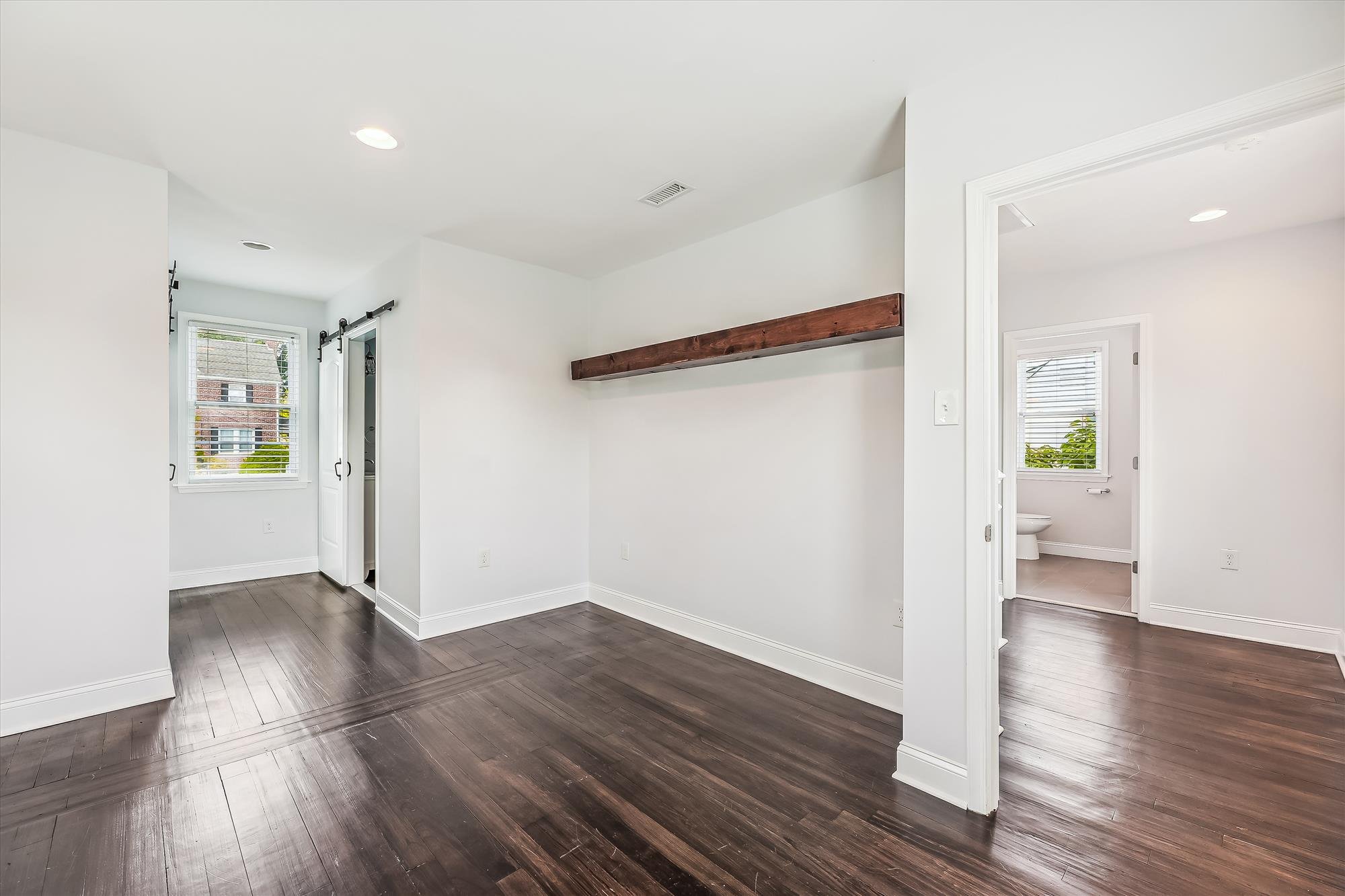 upper level-primary bedroom-a2905.jpg