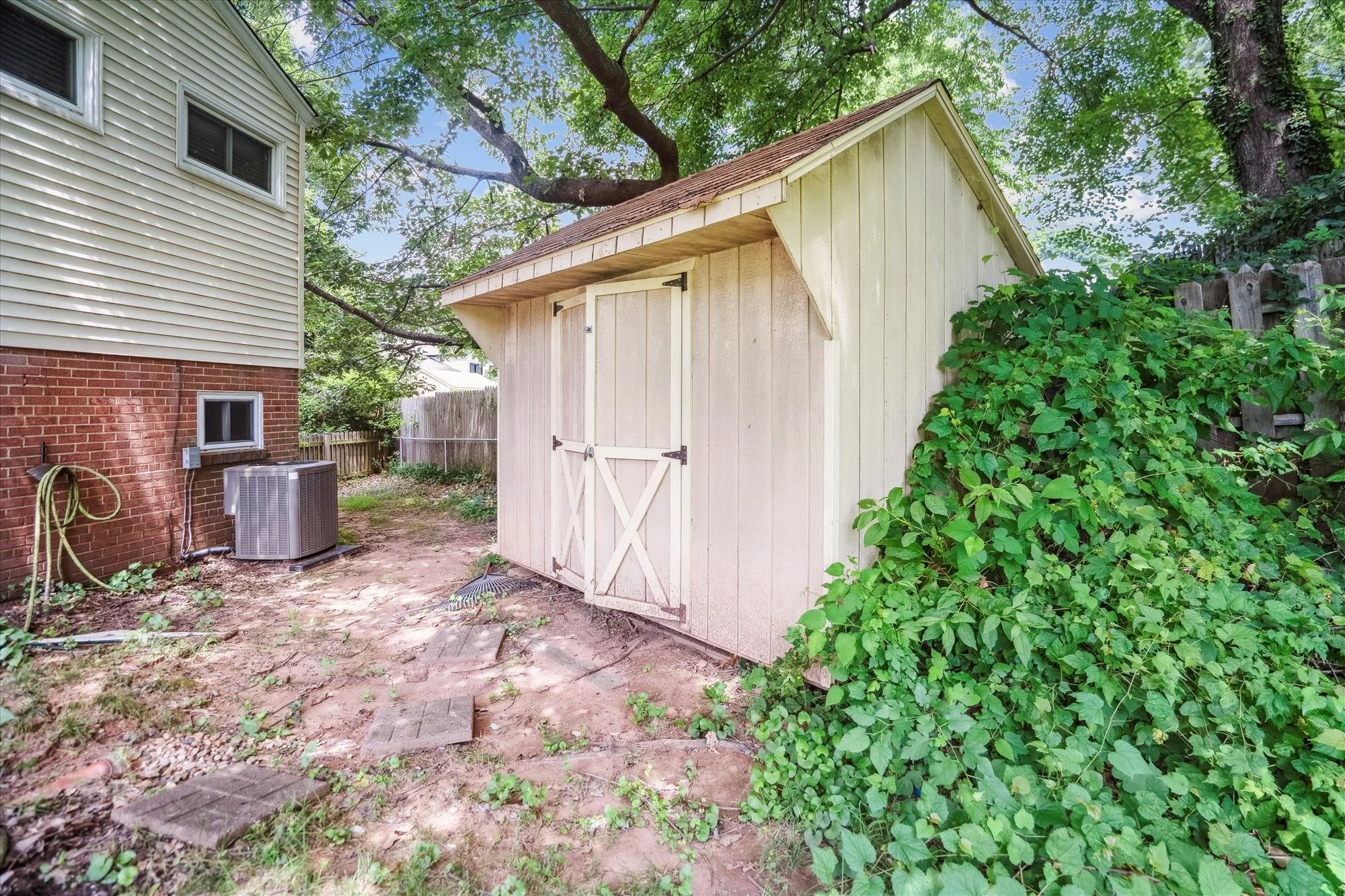 exterior-shed-dsc05994.jpg