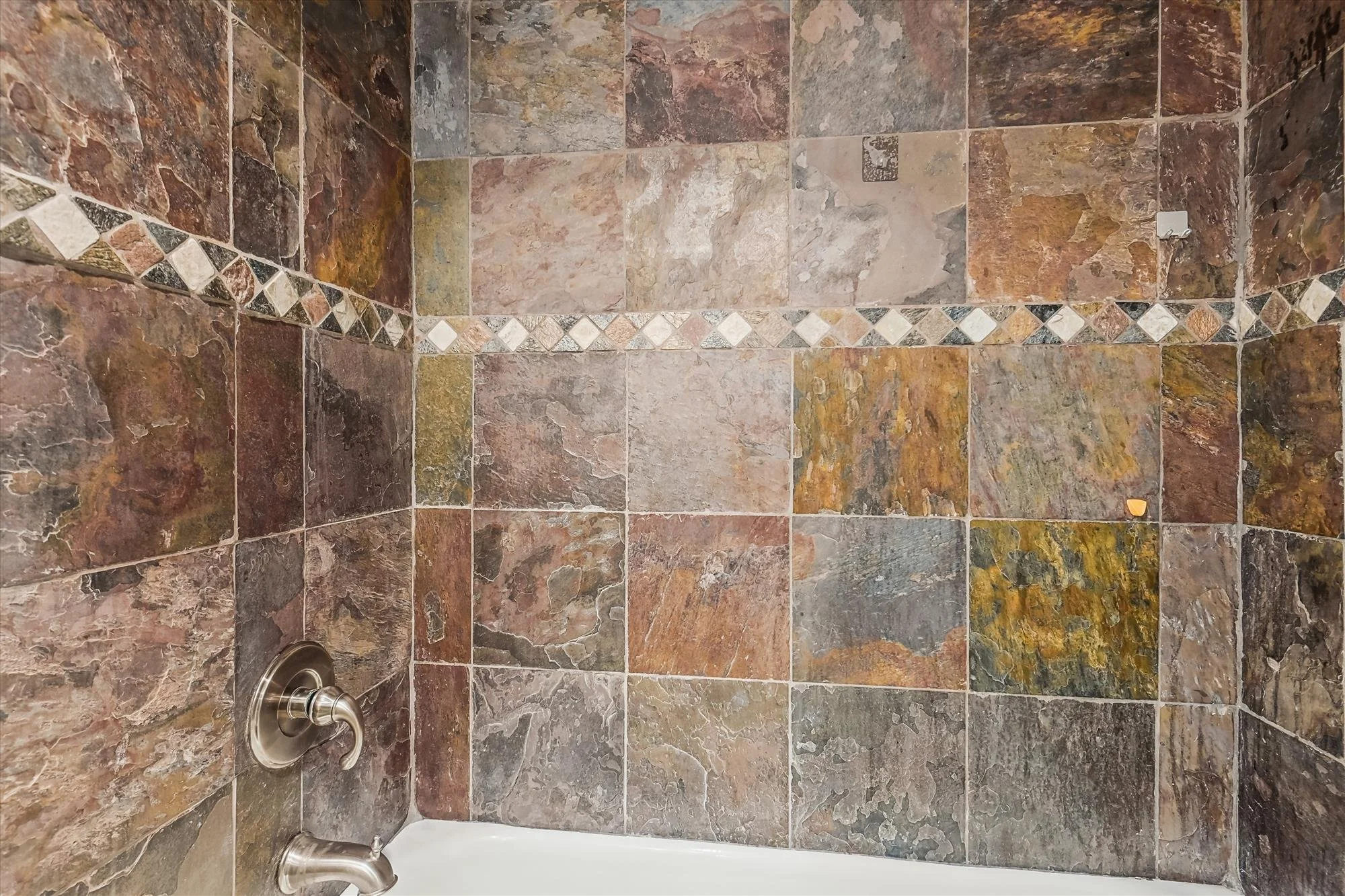 main level-primary bath-_dsc7329.jpg