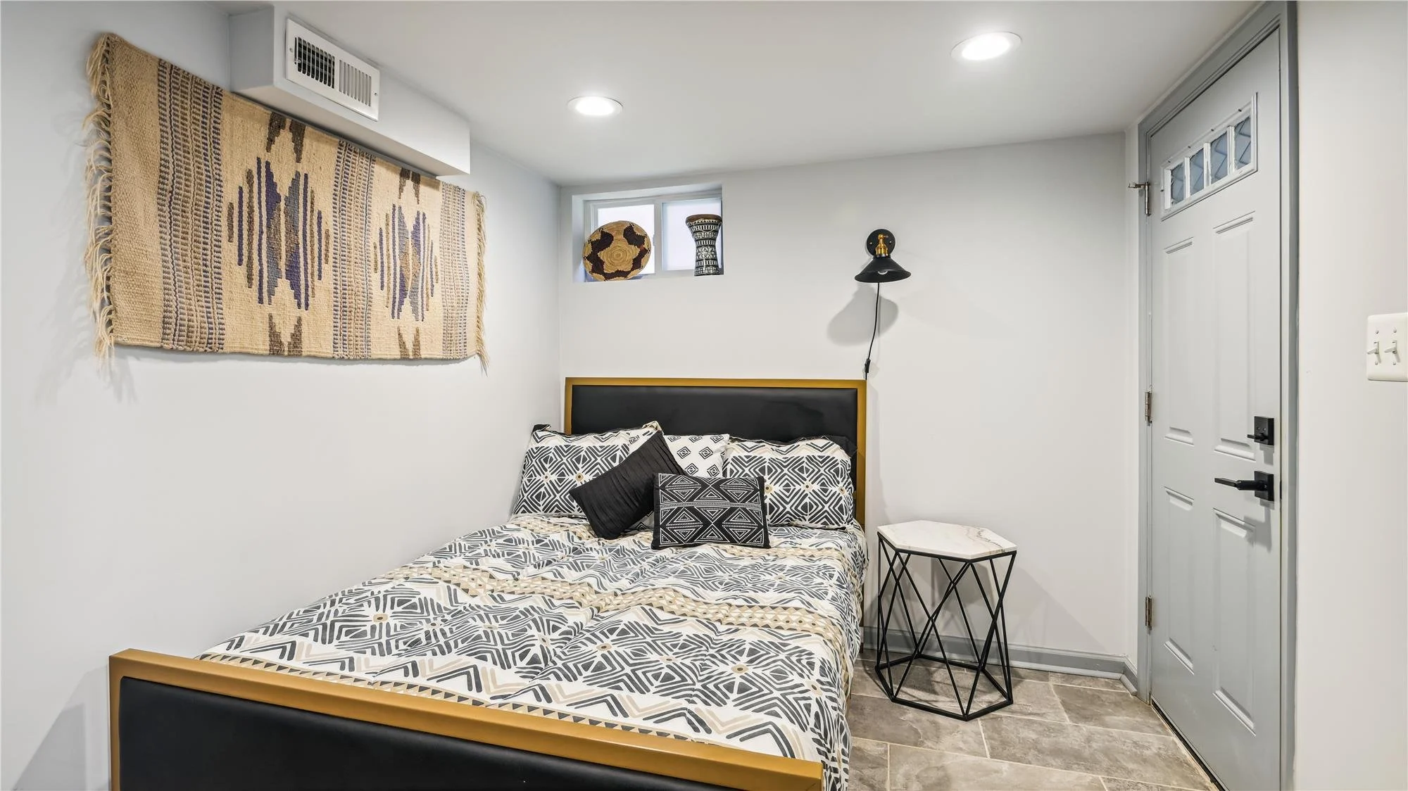 lower level-bedroom-_dsc3201.jpg