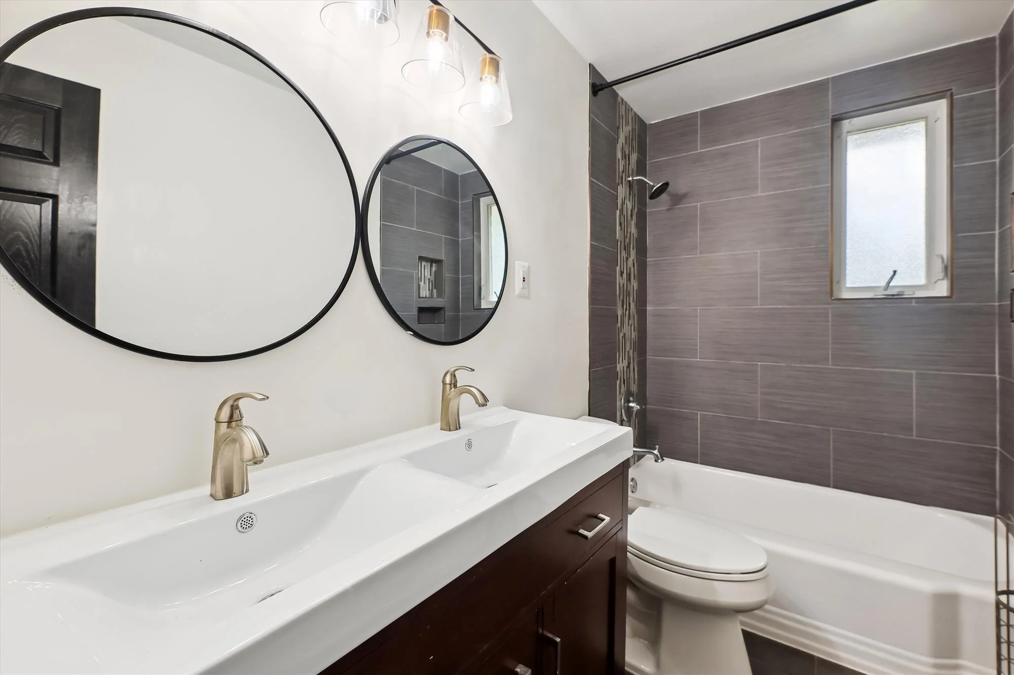 main level-bath-a9529.jpg