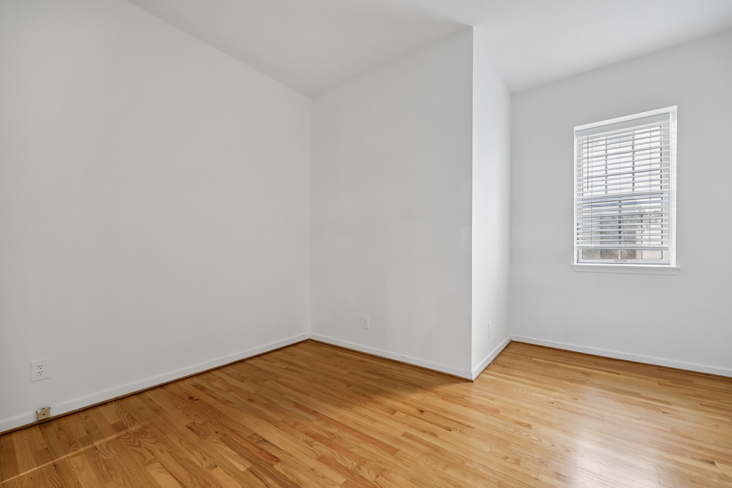 14-Bedroom.jpg