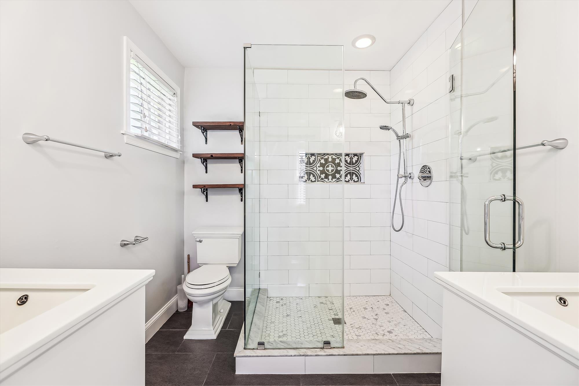 upper level-primary bath-a2885.jpg