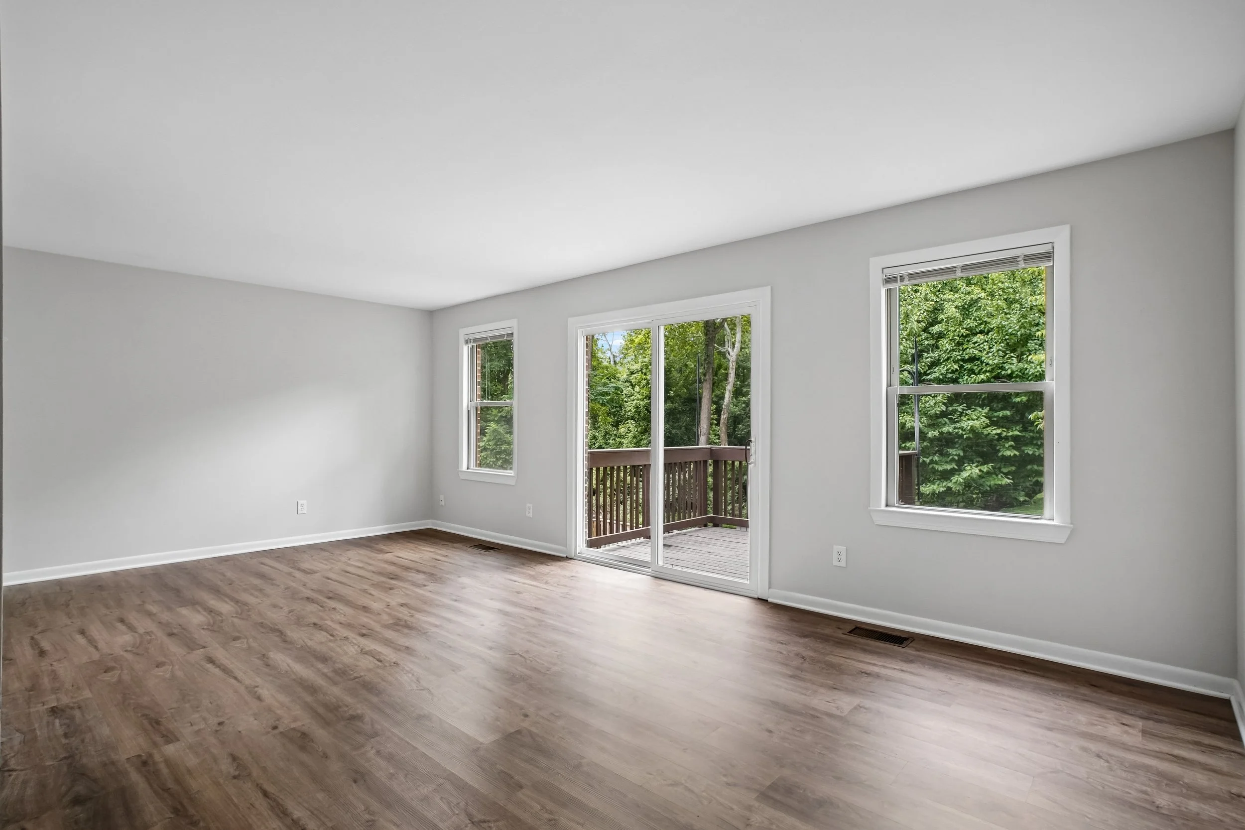 17-Living Room.jpg