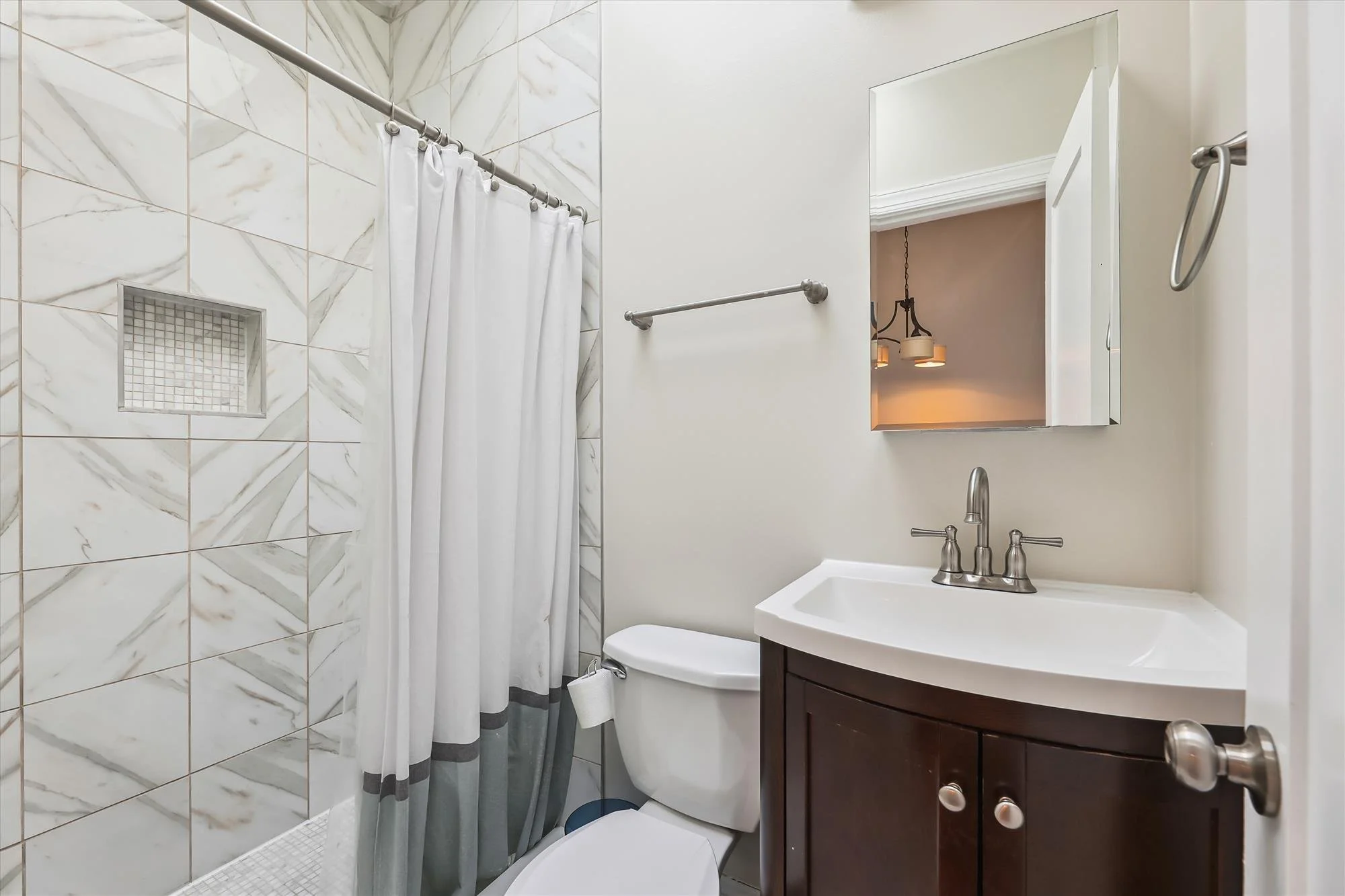 upper level-bath-a1881.jpg