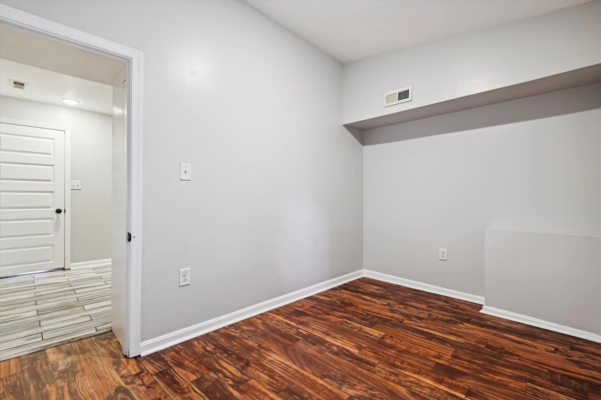 main level-bedroom 2-_dsc1353.jpg