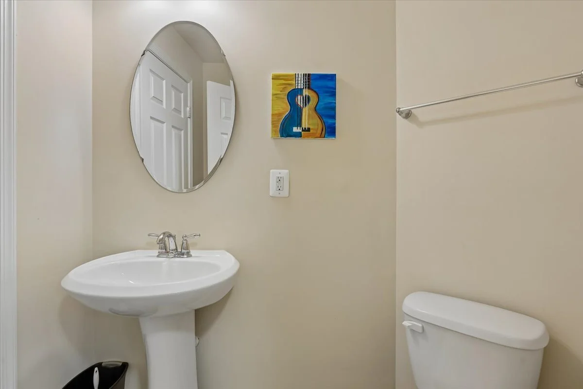 10-Powder Room.jpg