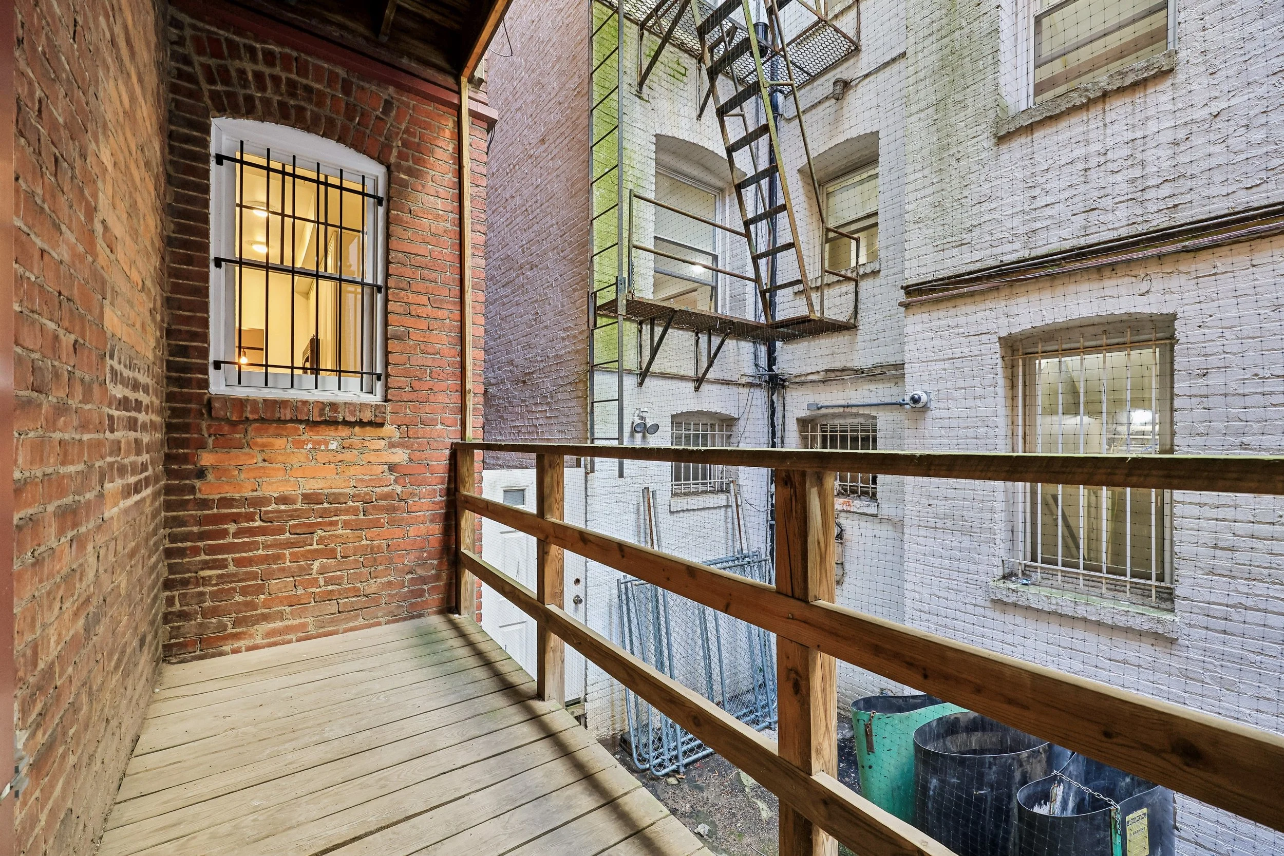 17-Balcony.jpg