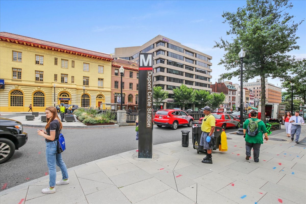 40-Dupont Circle Metro.jpg