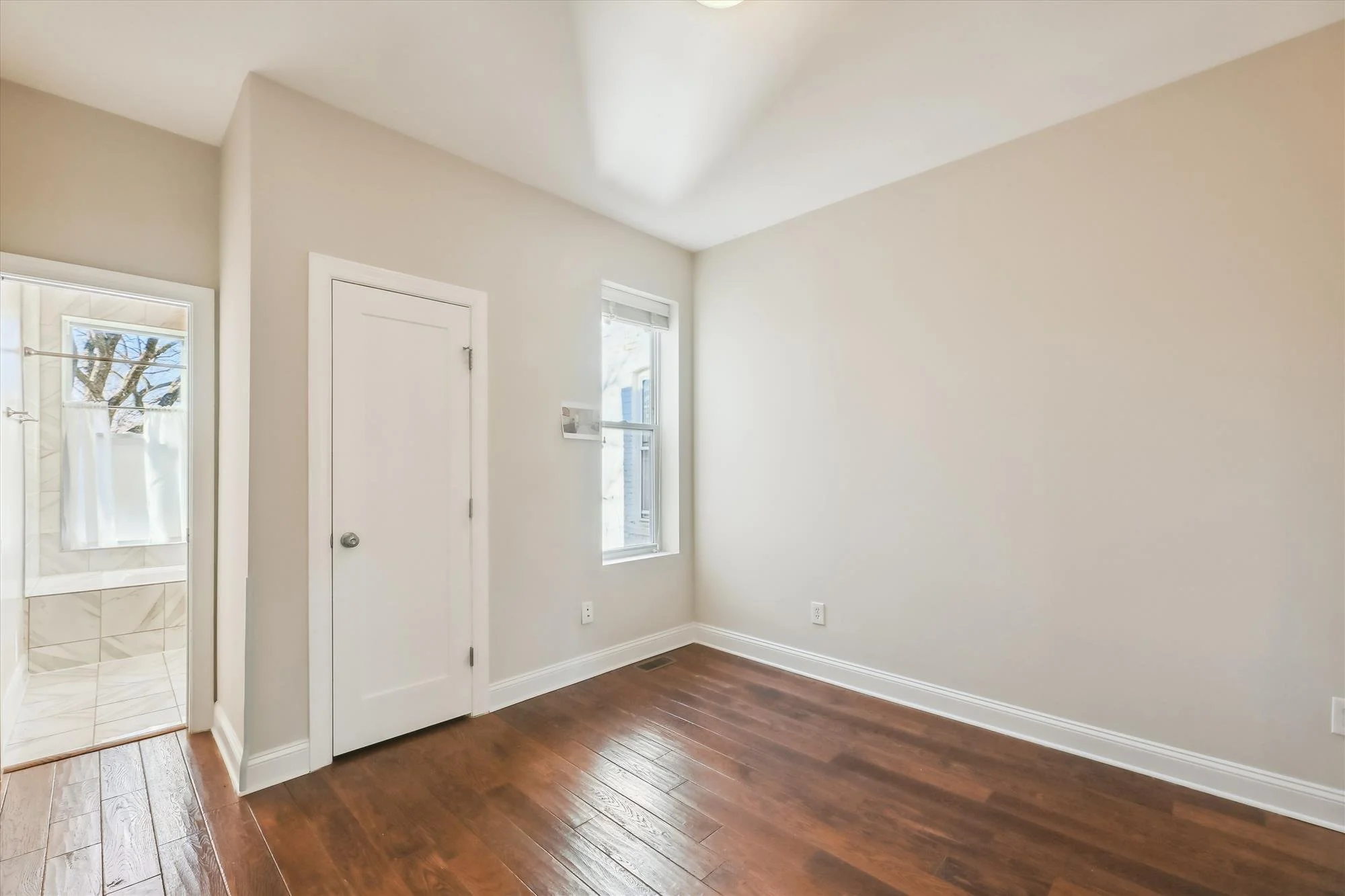 upper level-primary bedroom-a1891.jpg