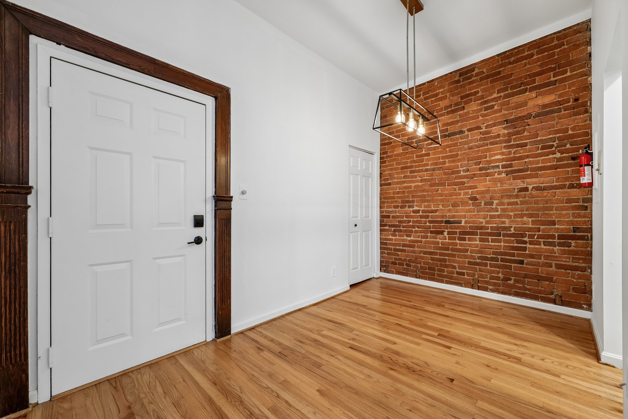 03-Dining Room.jpg