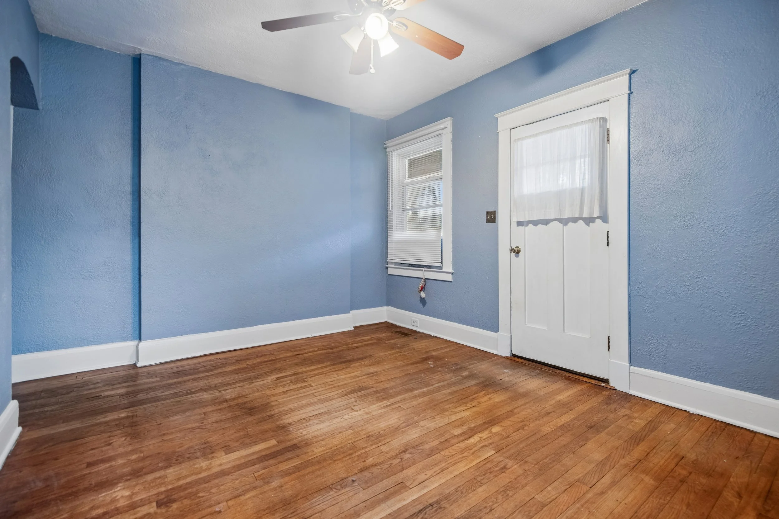 08-Living Room.jpg