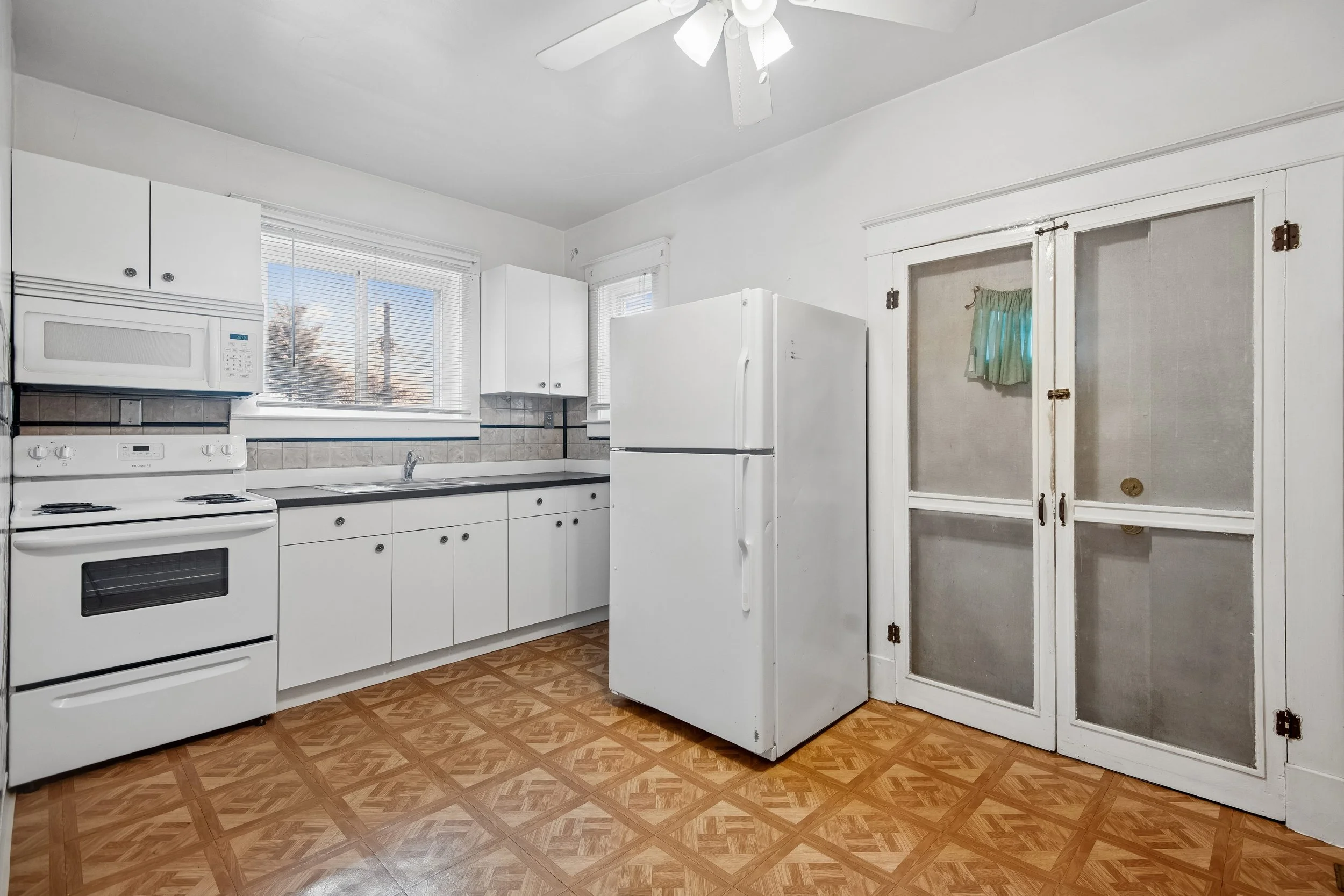 11-Kitchen.jpg
