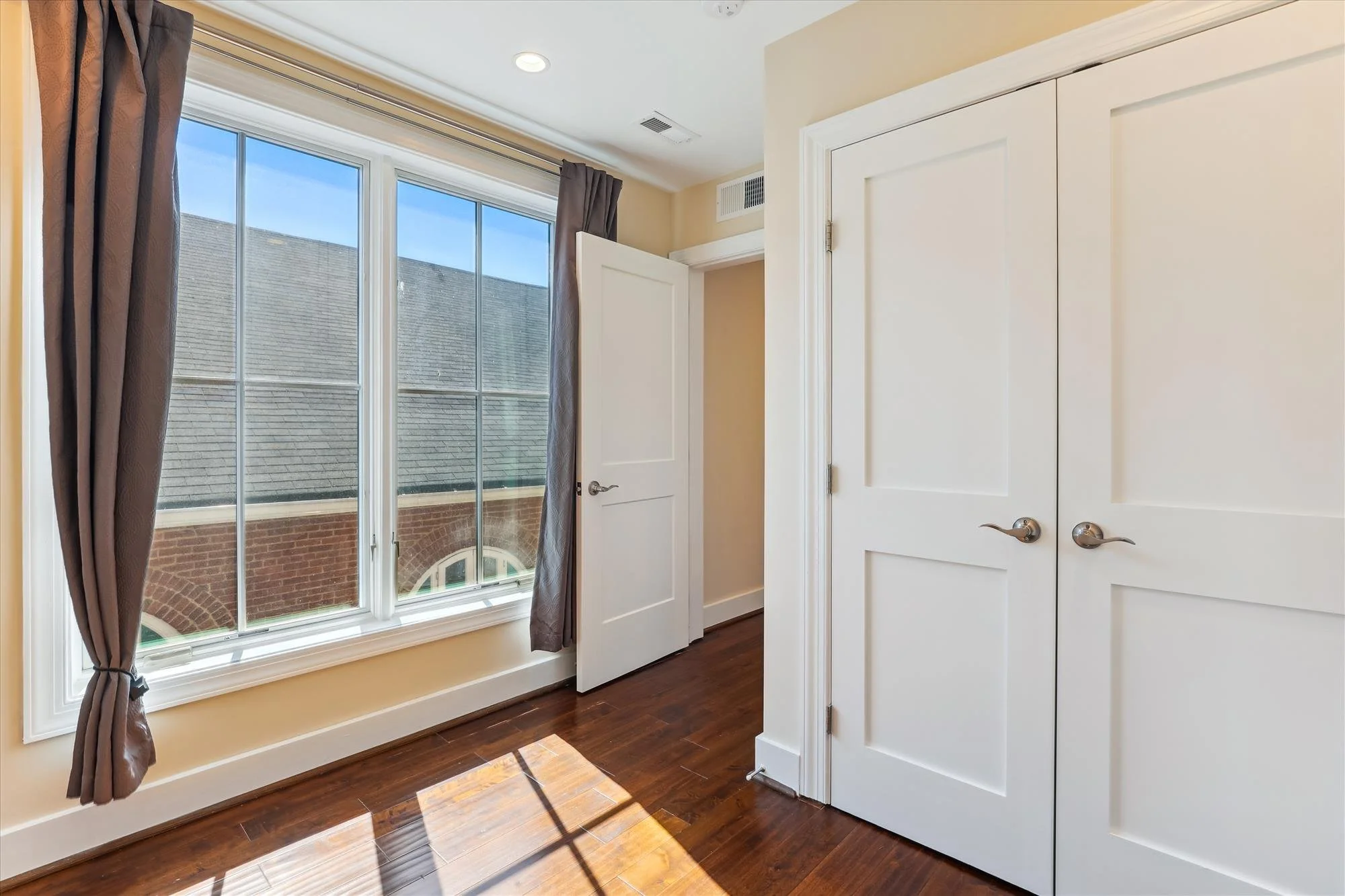 main level-bedroom 2-613a5698.jpg