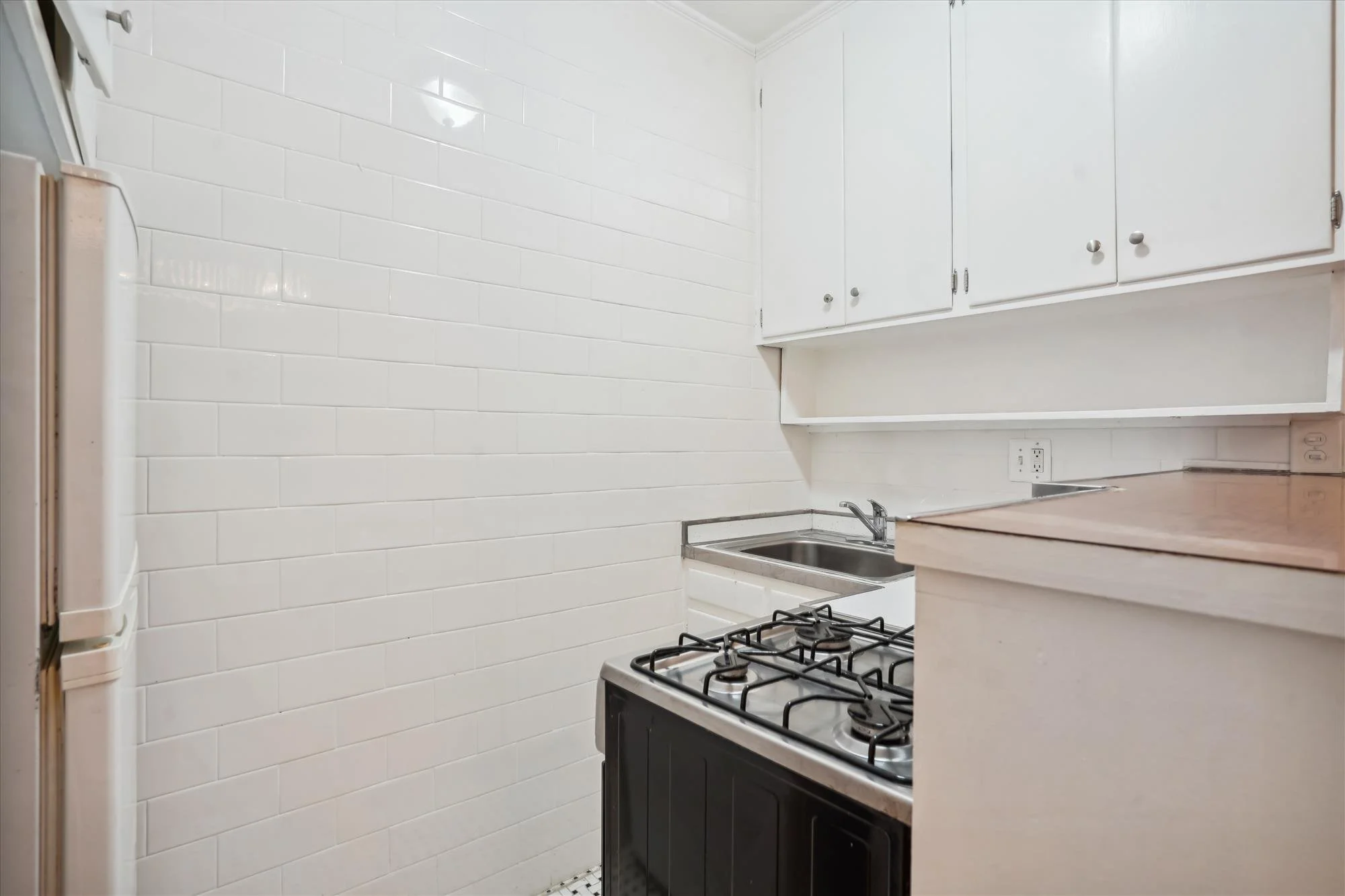 unit a-main level-kitchen-_dsc1071.jpg