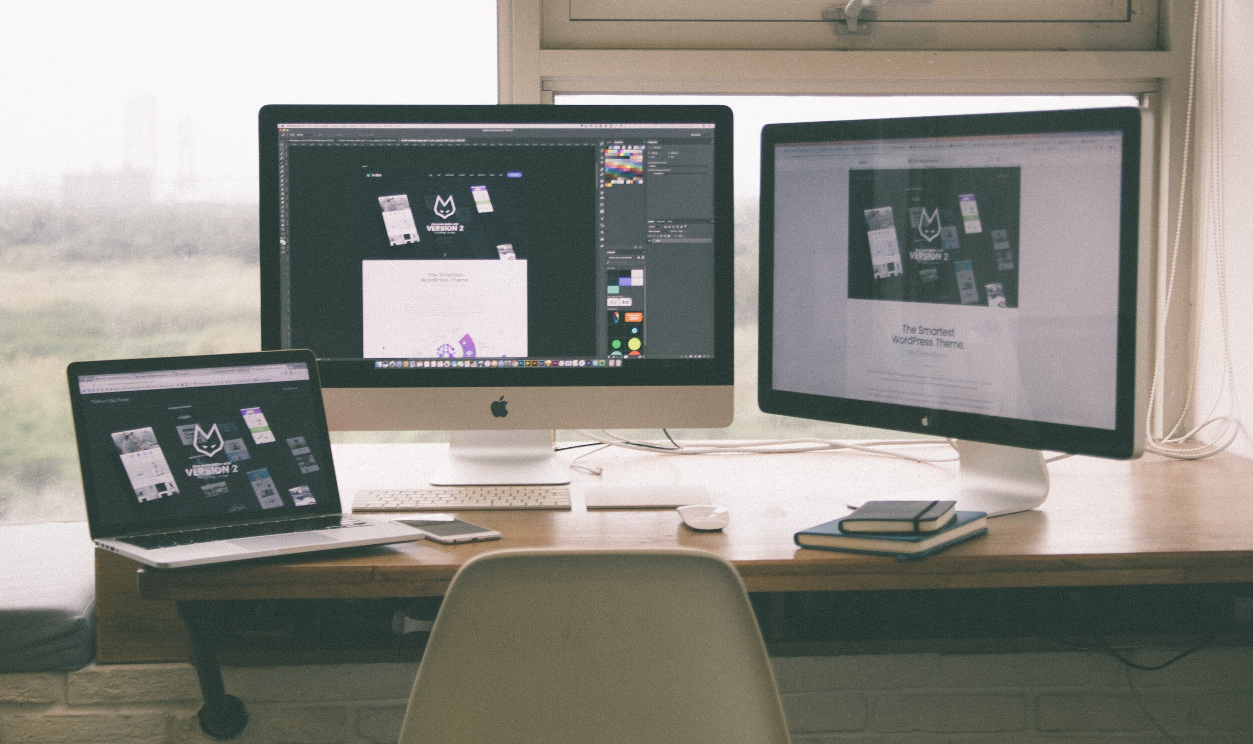 What do logo design specialists do differently?