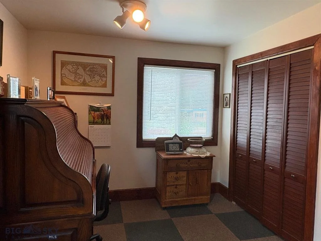 1136 E Glendale St-8.jfif