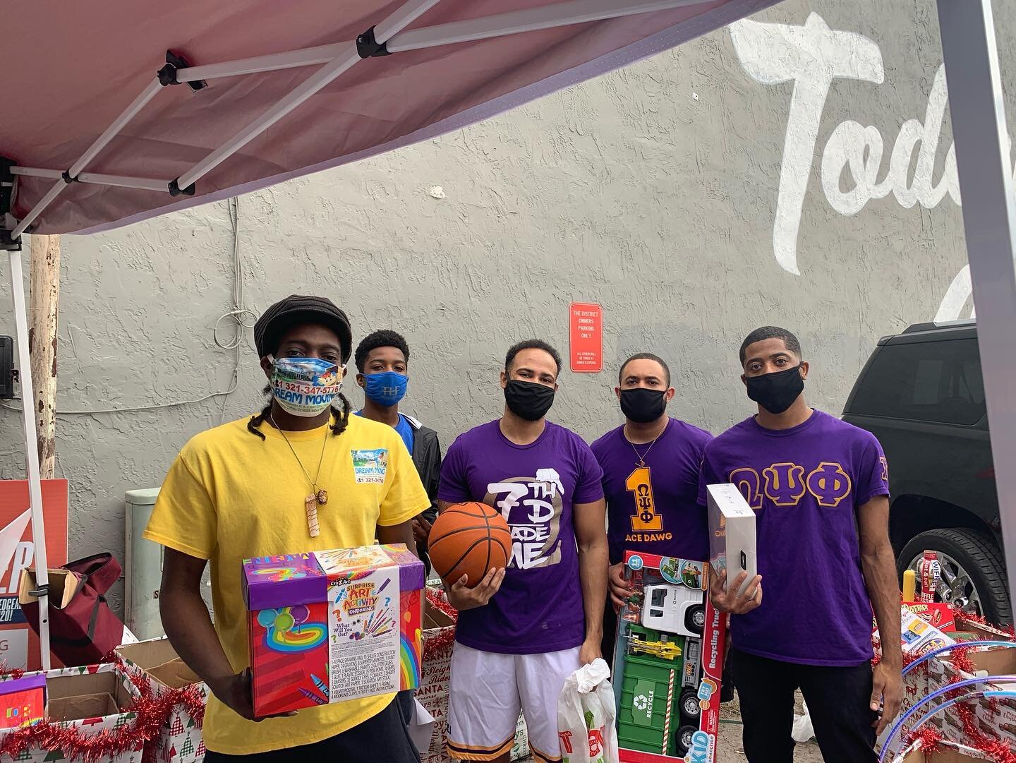 This past Sunday The Brothers of Chi Tau Tau chapter of Omega Psi Phi fraternity Inc. joined The Leach Firm to help distribute Toys to the Community. Wishing a Happy Holidays and a Merry Christmas 🐶🎄