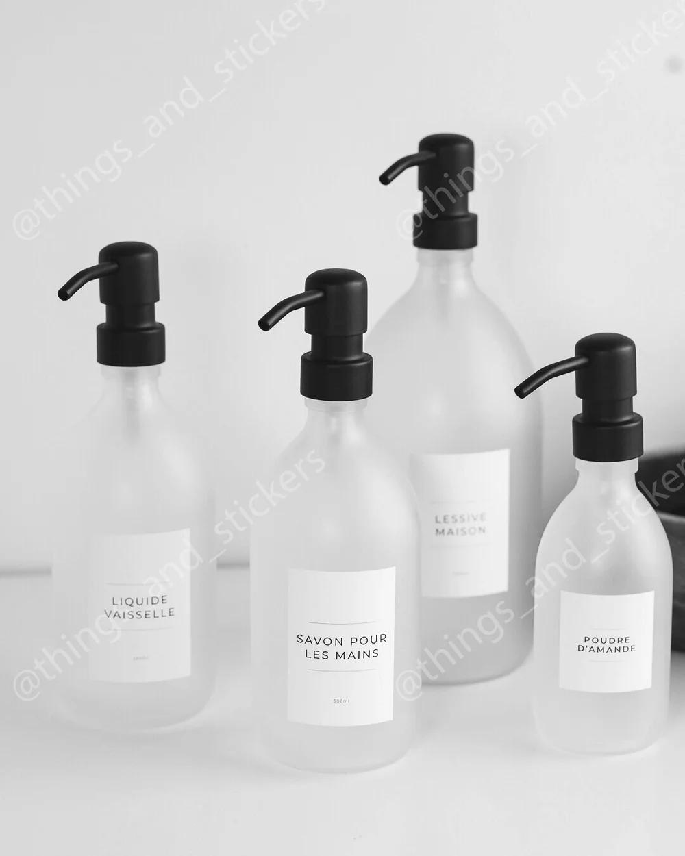 Design Hambourg Distributeur De Savon Mural en Verre avec Fixation Auto-Adhésive | Distributeur À Pompe en Acier Inoxydable | Support Savon Salle de Bain (1, Noir Frost, avec Support Design Hambourg Distributeur De Savon Mural en Verre avec Fixation Auto-Adhésive | Distributeur À Pompe en Acier Inoxydable | Support Savon Salle de Bain (1, Noir Frost, avec Support