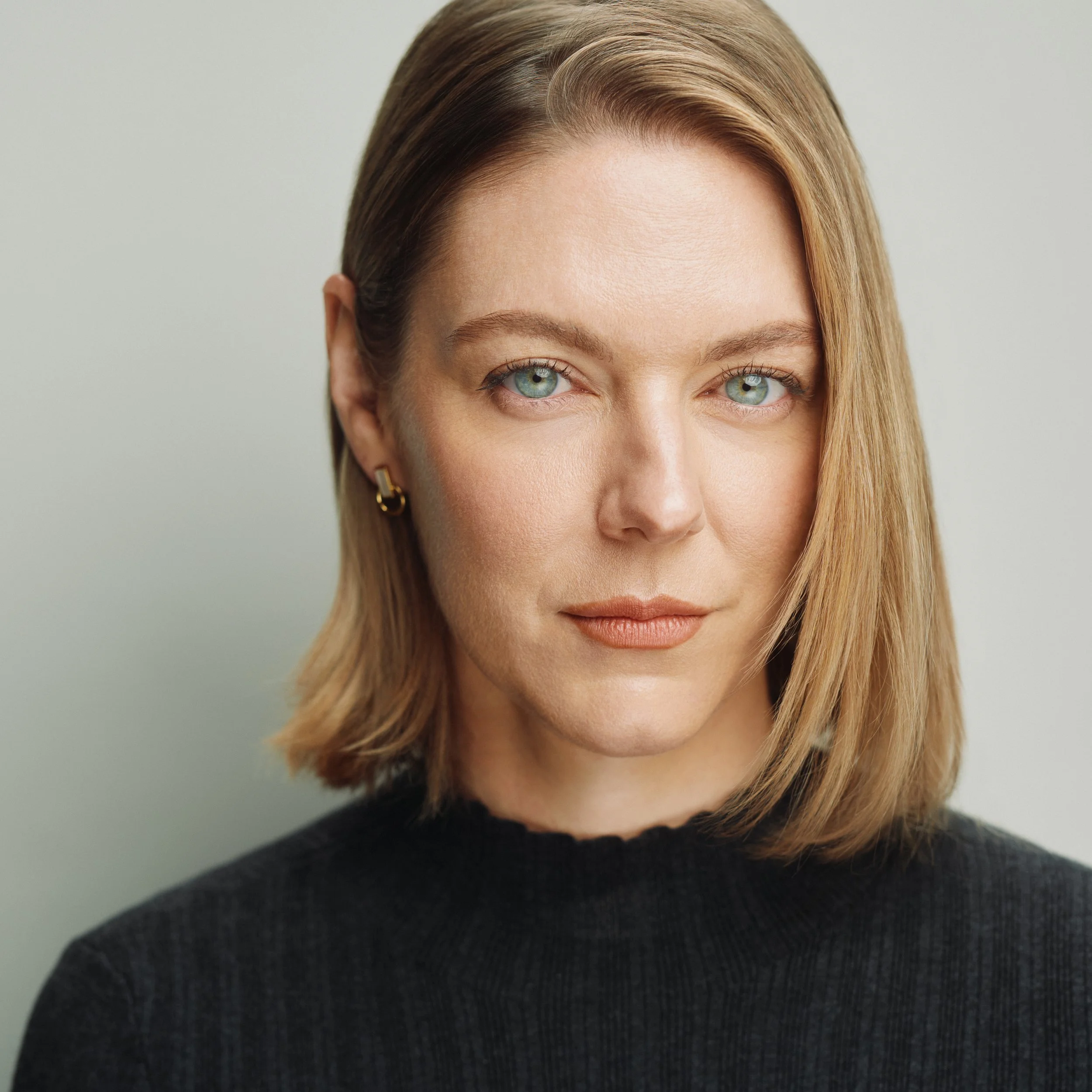 Headshot of actress Taylor Lhamon