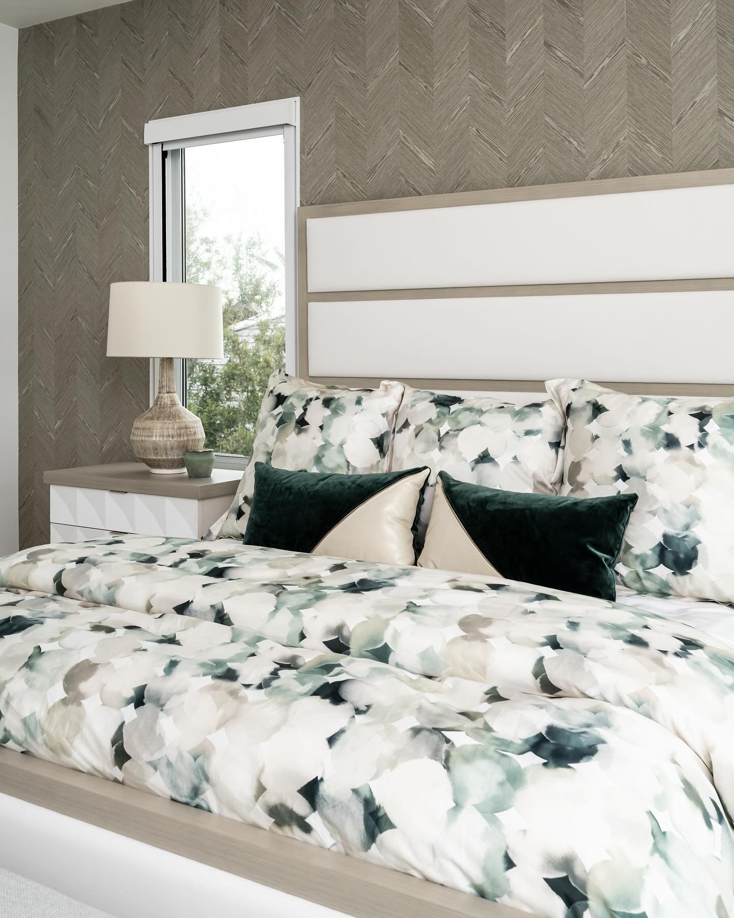 This Bedroom deserves to be the center of attention, thanks to its breathtaking wallpaper that captures the eye and creates a serene atmosphere. Every piece of furniture and decor has been carefully selected to complement each other, resulting in a c