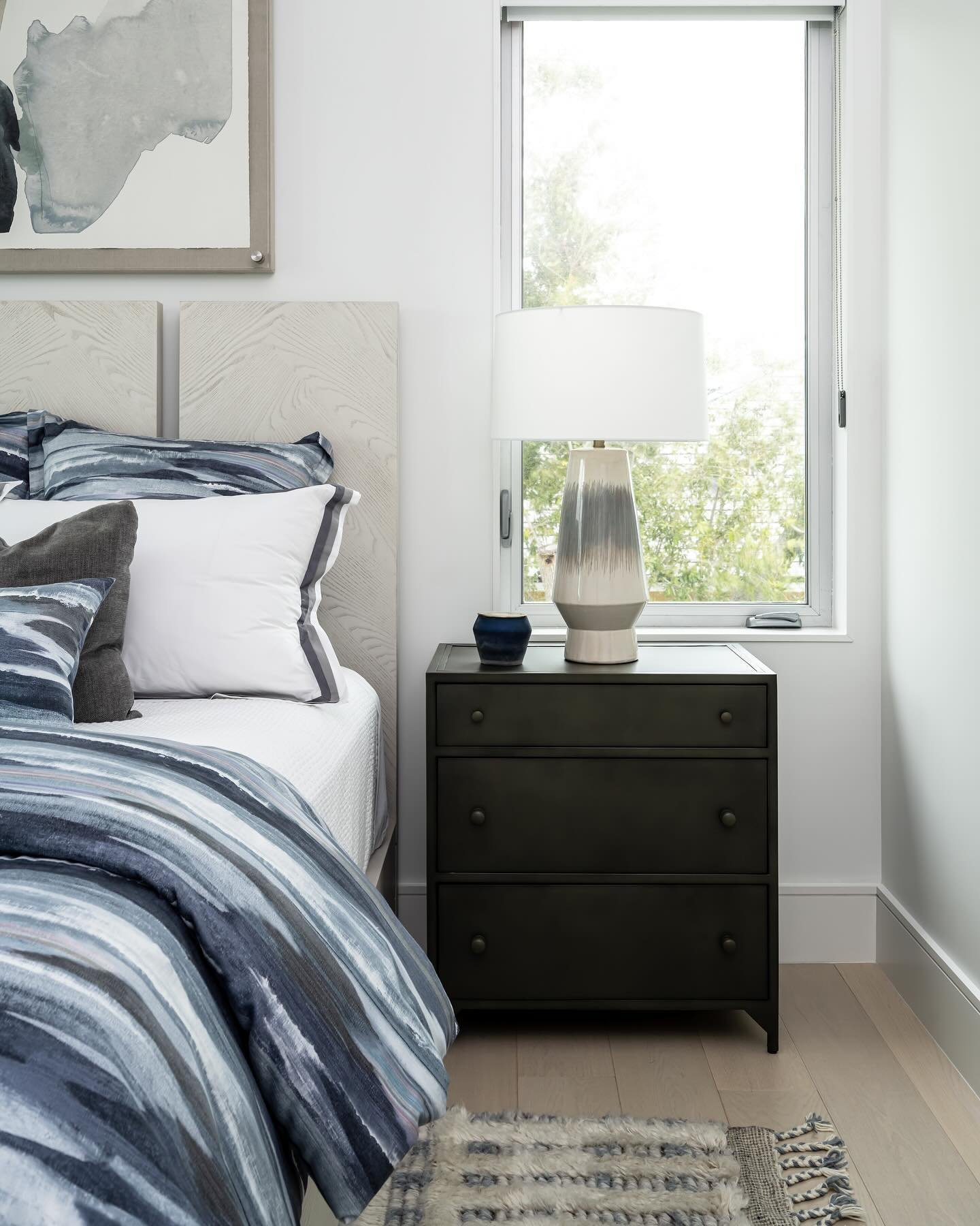This Guest Bedroom is designed to create a captivating and inviting atmosphere. Cool blue tones are strategically incorporated to uplift the space, making it a serene and welcoming place to relax and unwind.

Project: By The Bay
Designers: @emcyinter