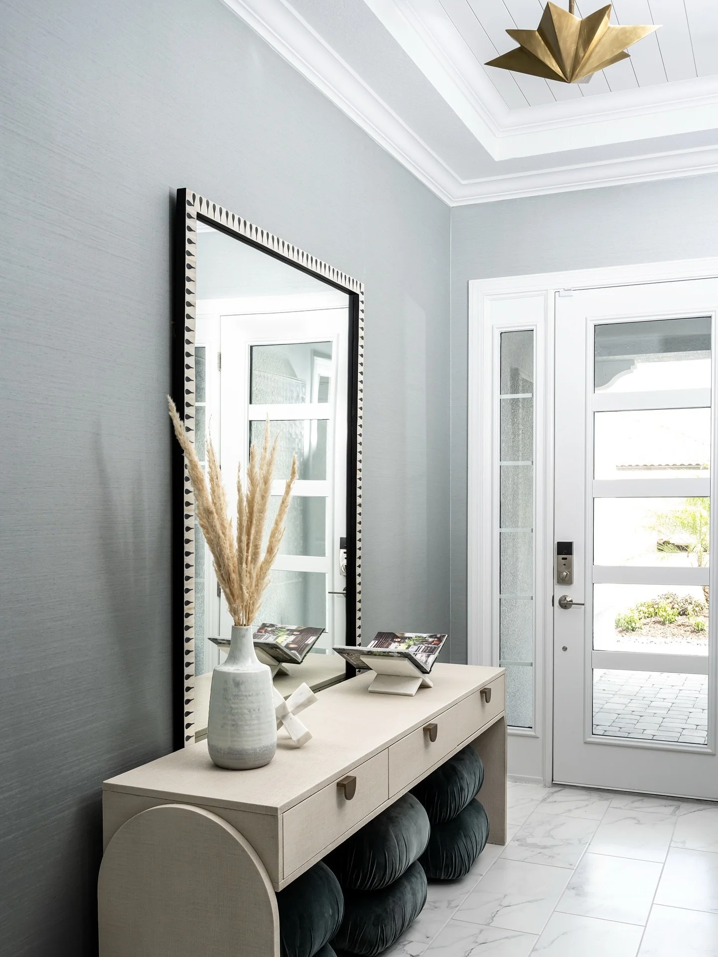 As you step through the door of The Kaleidahaus, you are welcomed into a home that exemplifies thoughtful design and vibrant colors. 

Project: The Kaleidahaus 
Designer: @darbymichelle97 
Photographer: @thelaurahenry 

#TheKaleidahaus
#HomeRenovatio