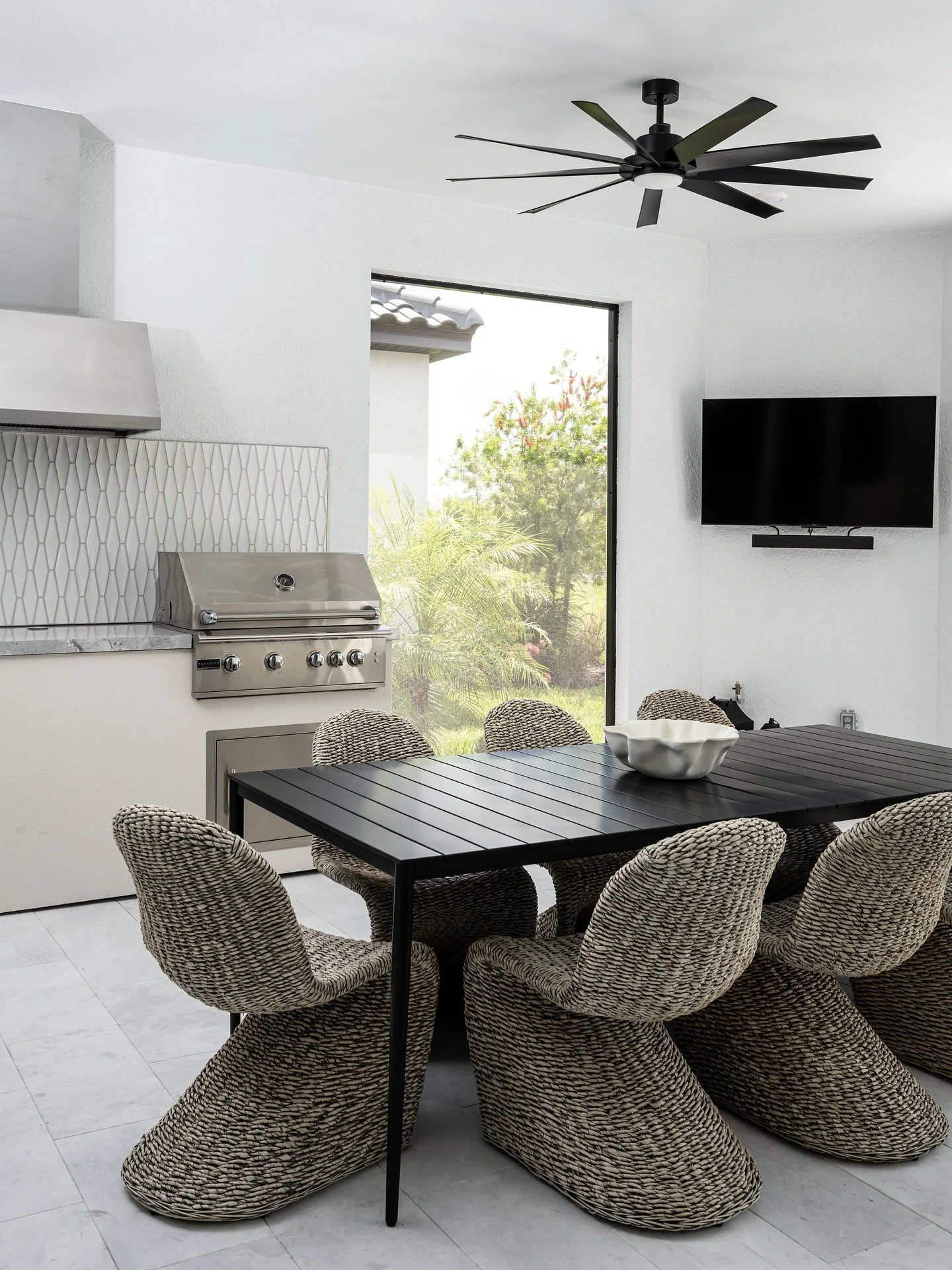 It’s Friday and we’re ready for the weekend!
Project: The Kaleidahaus 
Designer: @darbymichelle97 
Photographer: @thelaurahenry 
#Outdoors
#Lanai 
#OutdoorFurniture 
#Patio
#InteriorDesign
#WeekendVibes