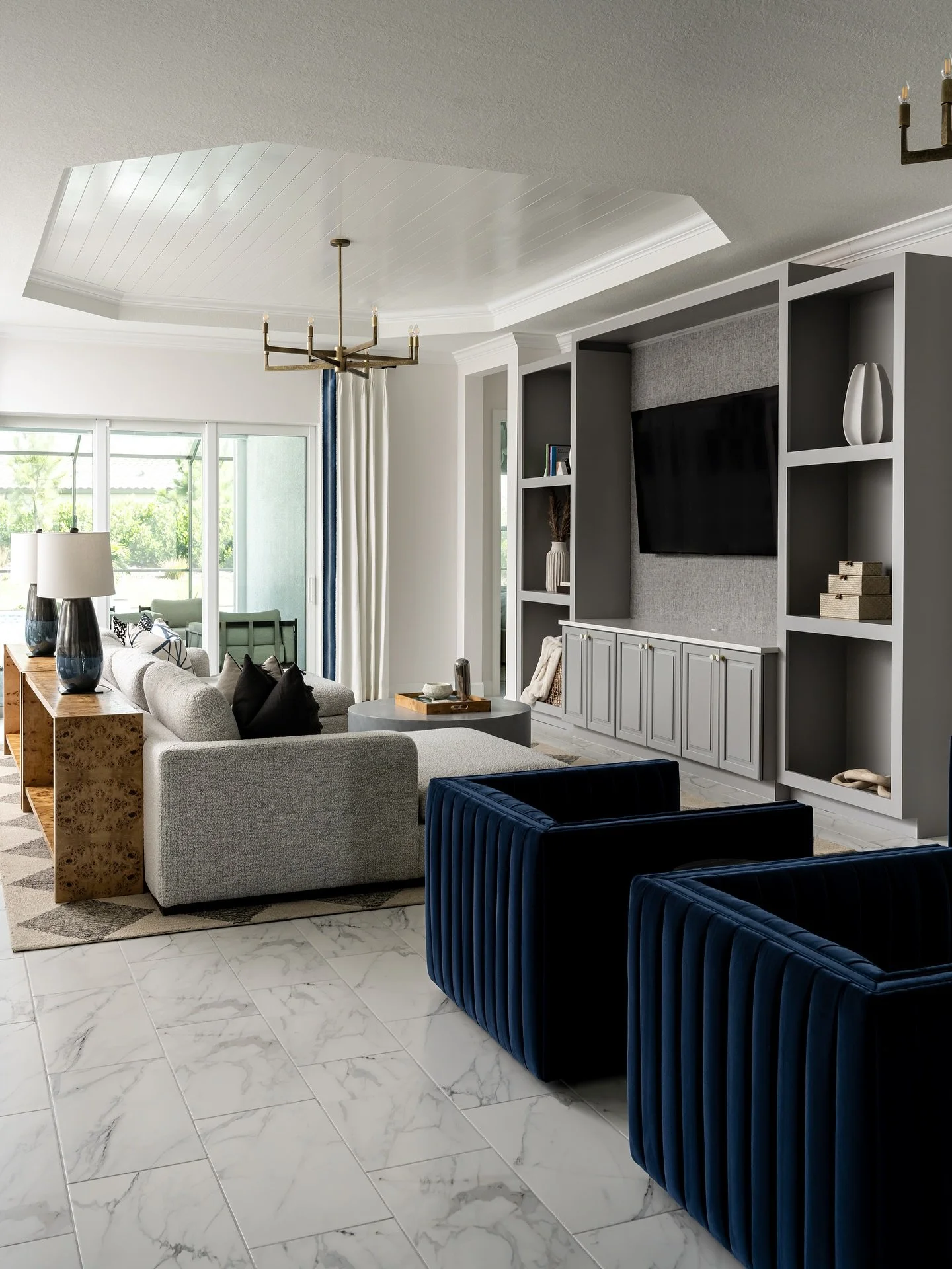 A refined Great Room where layered neutrals and saturated velvet create a balanced, high-contrast palette. 
Natural light amplifies the brass detailing and tailored millwork, letting the architecture and styling carry the quiet luxury narrative.

Pro