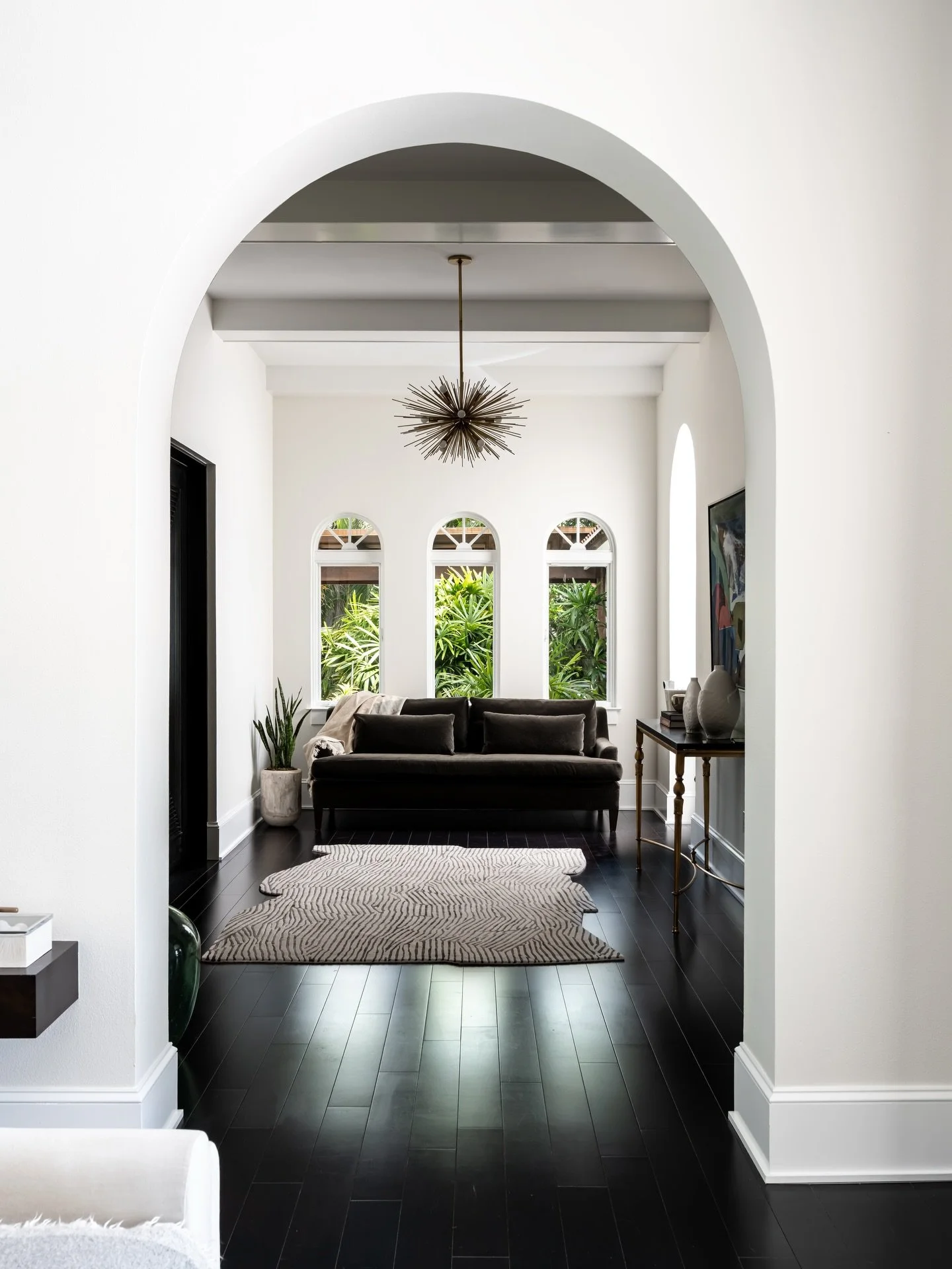 An entrance that makes a statement with stunning arches and an eclectic mix of thoughtfully curated design elements. 

Project: Bay Shore
Designer: @chloeweatherford 
Photographer: @thelaurahenry 

#Foyer 
#Home 
#Design
#Interiors 
#Arches 
#Inspo