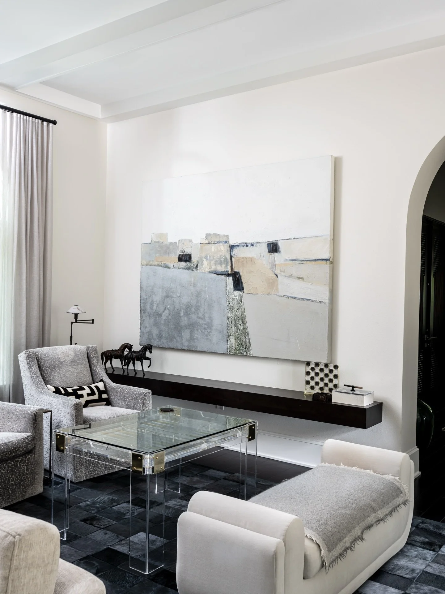 An inspiring blend of materials, eclectic pieces, and modern artistry creates a refined living space grounded in quiet luxury. 

Project: Bay Shore 
Designer: @chloeweatherford 
Photographer: @thelaurahenry 

#HomeInspo
#Design
#CustomInteriors
#Luxu