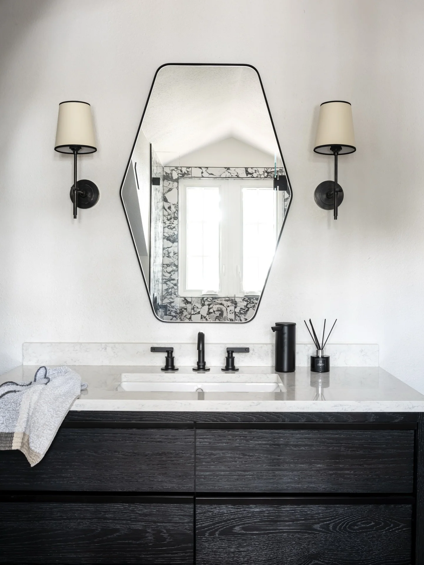 A refined, modern Bathroom where sculptural lines, bold contrast, and layered textures create a quietly elevated, effortless design. 

Project: Bay Shore
Designer: @chloeweatherford 
Photographer: @thelaurahenry 

#BayShore
#LuxuryHomes
#Design
#Bath