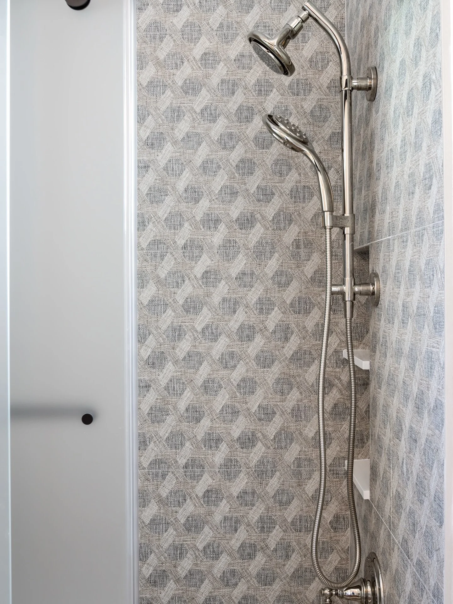 Gorgeous Bathroom shower tile to fill your feed. 

Project: King Fisher 
Designer: @chloeweatherford 
Photographer: @thelaurahenry 

#Bathroom
#Finishes
#Interiors 
#Tile
#Design