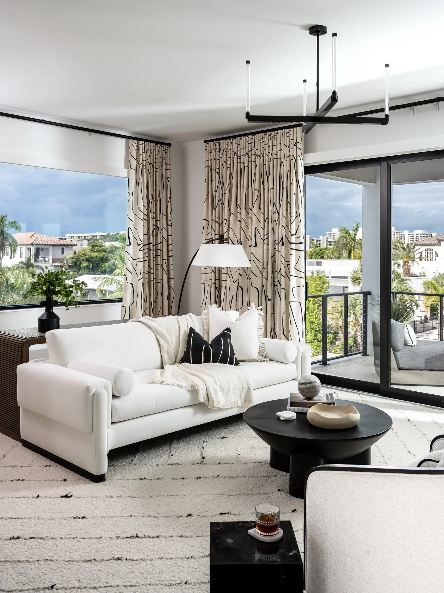 A Club Room that invites gathering, grounded in comfort and elevated by the view.

Project: Halyard
Designer: @chloeweatherford 
Photographer: @thelaurahenry 

#InteriorDesign
#IntentionalSpaces
#ClubRoom
#LongboatKey
#LuxuryHomes
