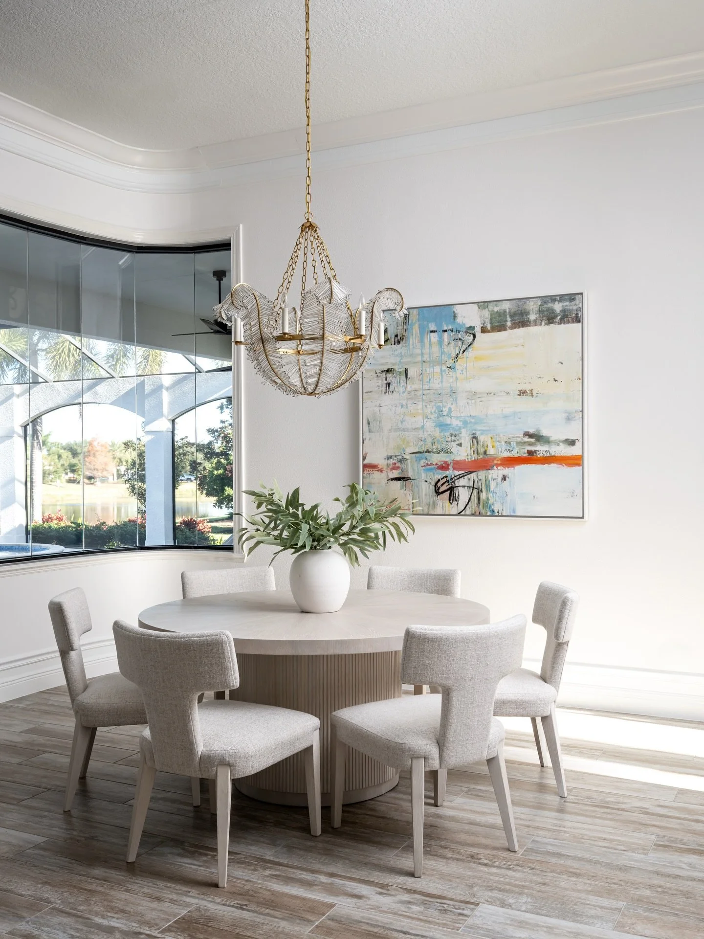 An inviting Dining space where modern elegance meets effortless comfort.

Project: Maison Taj
Designer: @darbymichelle97 
Photographer: @thelaurahenry 

#Dining
#Renovation
#Design
#Interiors
#Inspiration