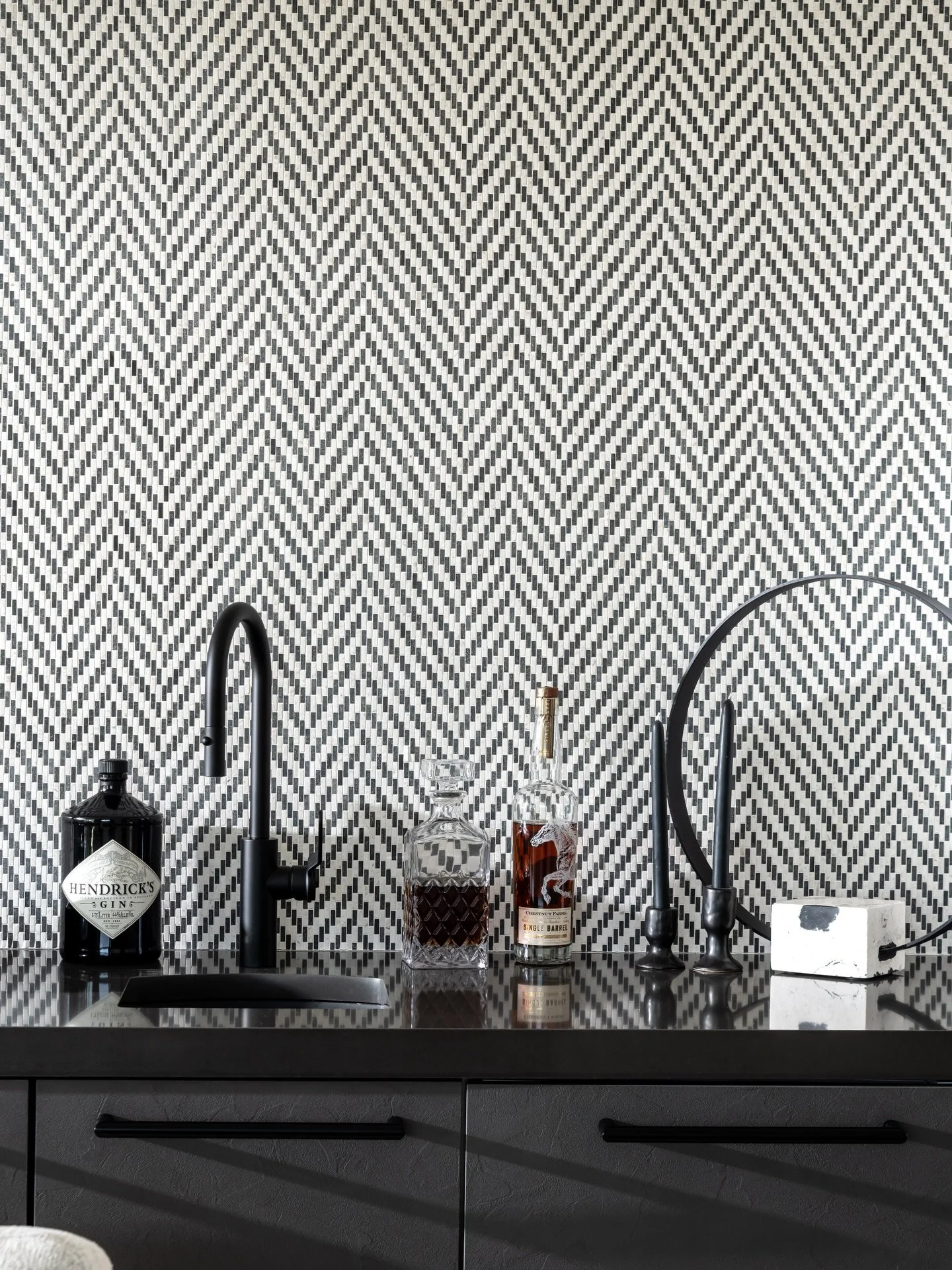 Bold contrast, layered texture, and a custom Wet Bar&mdash;designed for gathering in style.

Project: Halyard
Designer: @chloeweatherford 
Photographer: @thelaurahenry 

#InteriorDesign
#WetBar
#ColorContrast
#HomeInspo 
#CustomDesign