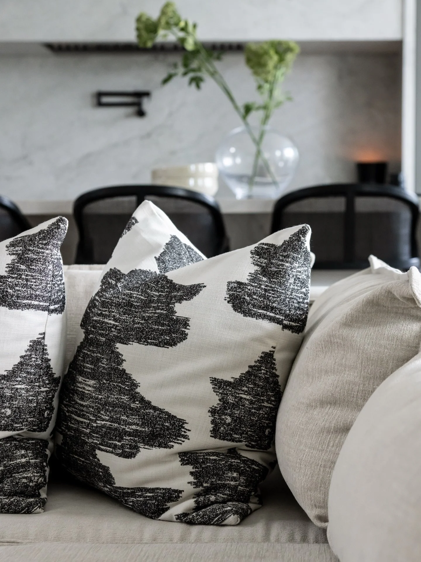 Great Room D E T A I L S 

Project: Halyard
Designer: @chloeweatherford 
Photographer: @thelaurahenry 

#Interiors
#Details
#GreatRoom
#Finishes
#HOME