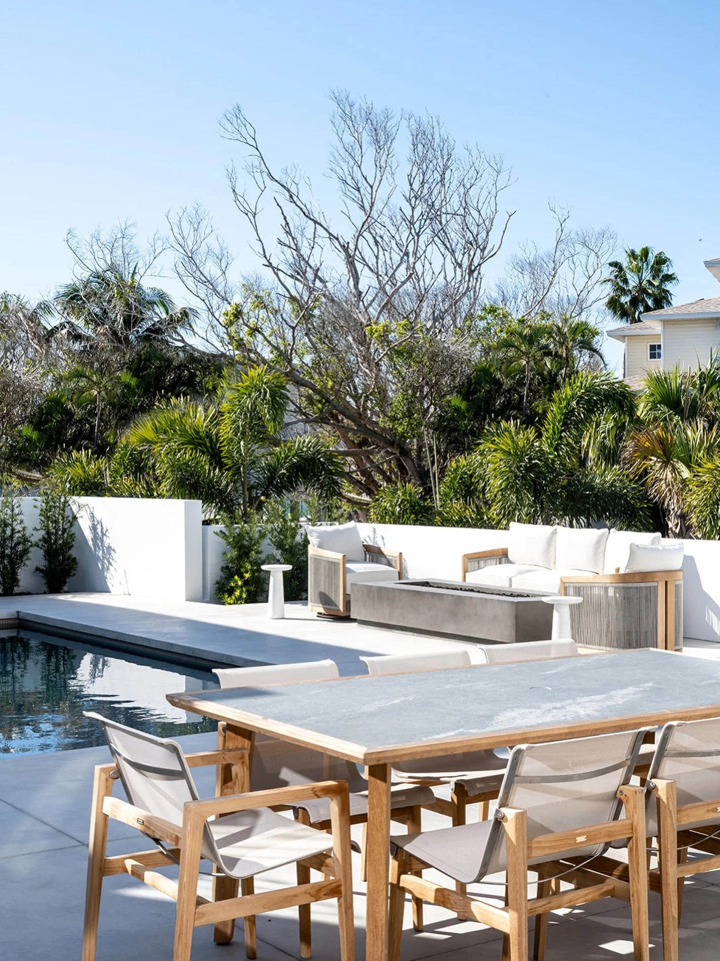 Weekend activated 🌴☀️

Project: Modern Matter 
Designer: @chloeweatherford 
Photographer: @thelaurahenry 

#Outdoor
#Poolside
#BackyardOasis
#Patio
#InteriorDesign