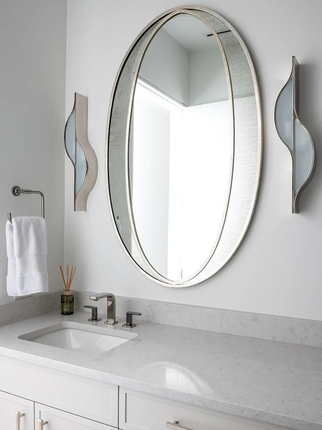 A closer look at the bathrooms that bring thoughtful design, refined materials, and intentional details together to create spaces that feel as beautiful as they are functional. 🛁

#Details
#BathroomDesign
#Bathroom
#InteriorDesign
#Finishes