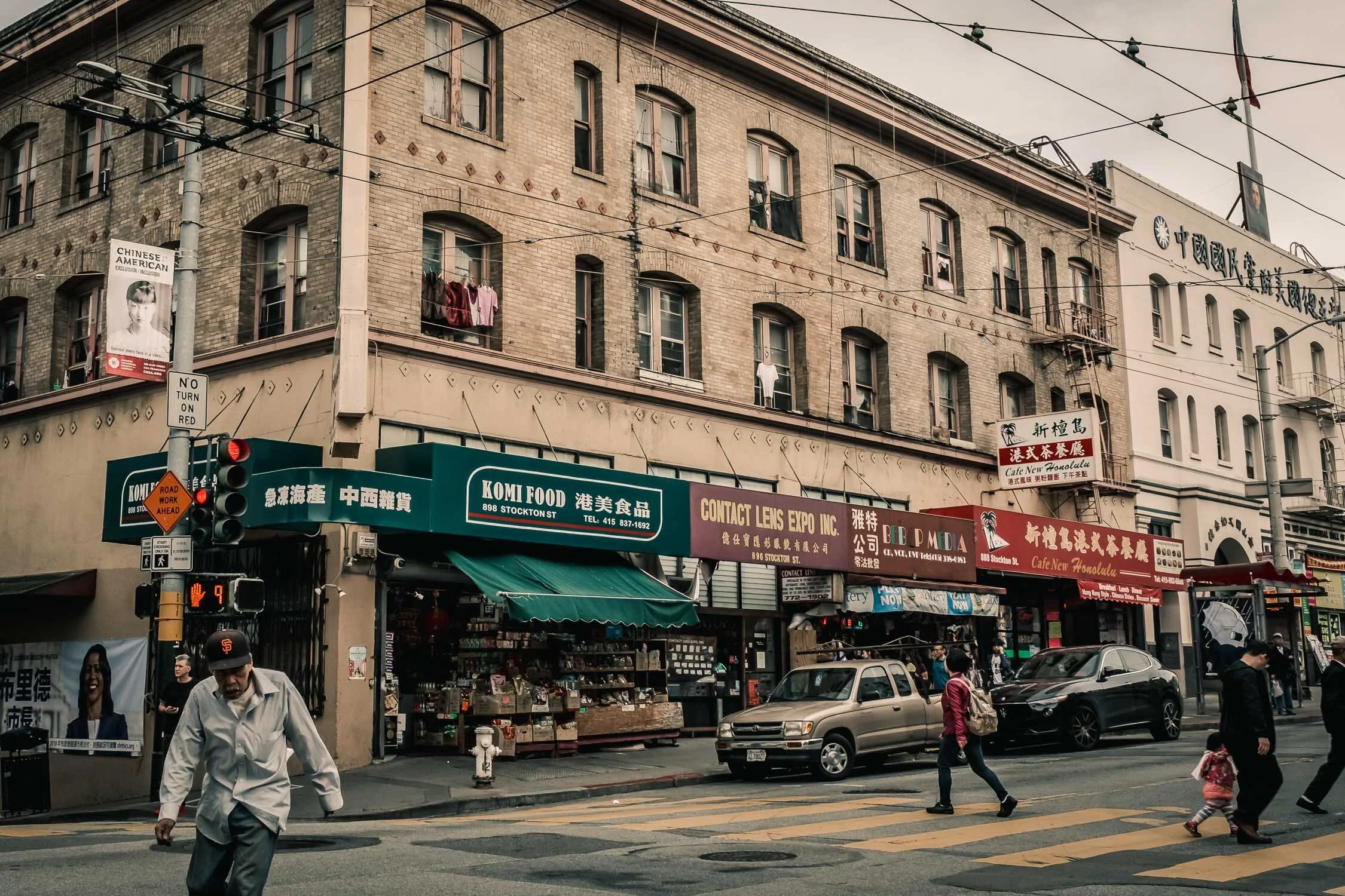 Streets of Chinatown, San Francisco - Photo by Sophie Larghi