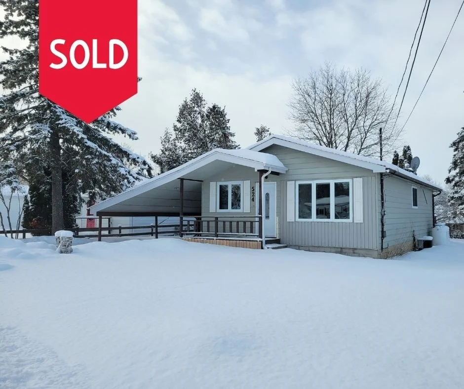 🍾Blink and you'll miss it. 524 Sarah Street is SOLD!🥂

By the numbers...
6 - showings booked
5 - hundred+ gallery view online
4 - days on the market
3 - offers to review
2 - happy sellers
1 - happy buyer

Even in tough markets, any home, priced and